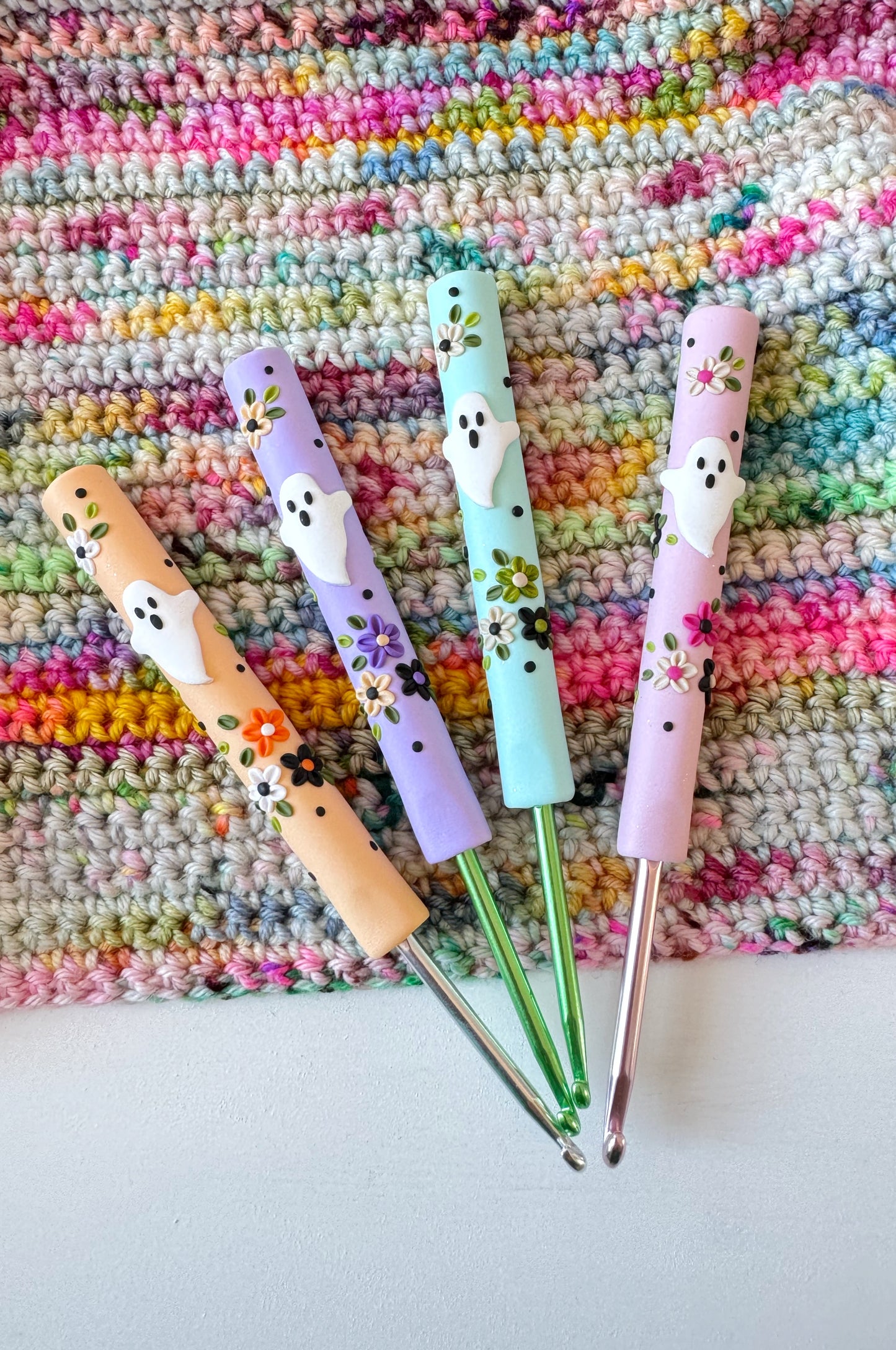 Kawaii Ghost Polymer Clay Crochet Hook, Ergonomic Pastel Halloween Crochet Hook
