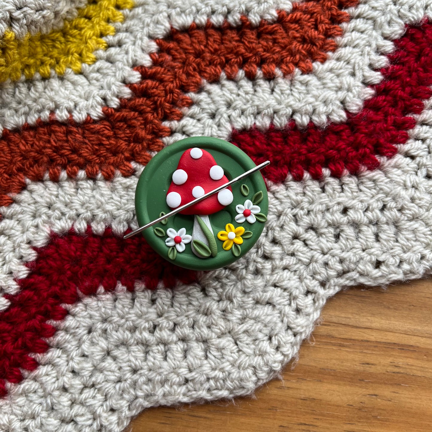 Green mushroom magnetic needle minder
