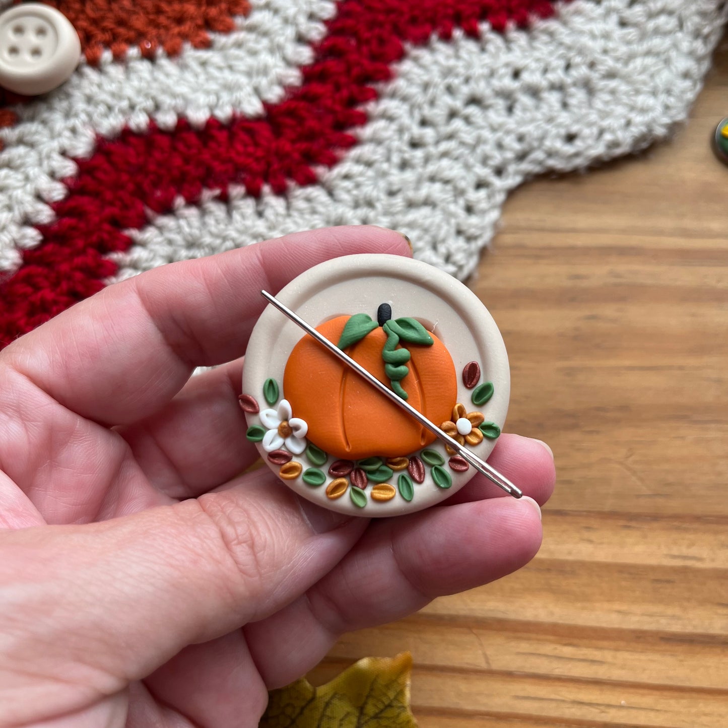 Beige Pumpkin Magnetic Needle Minder