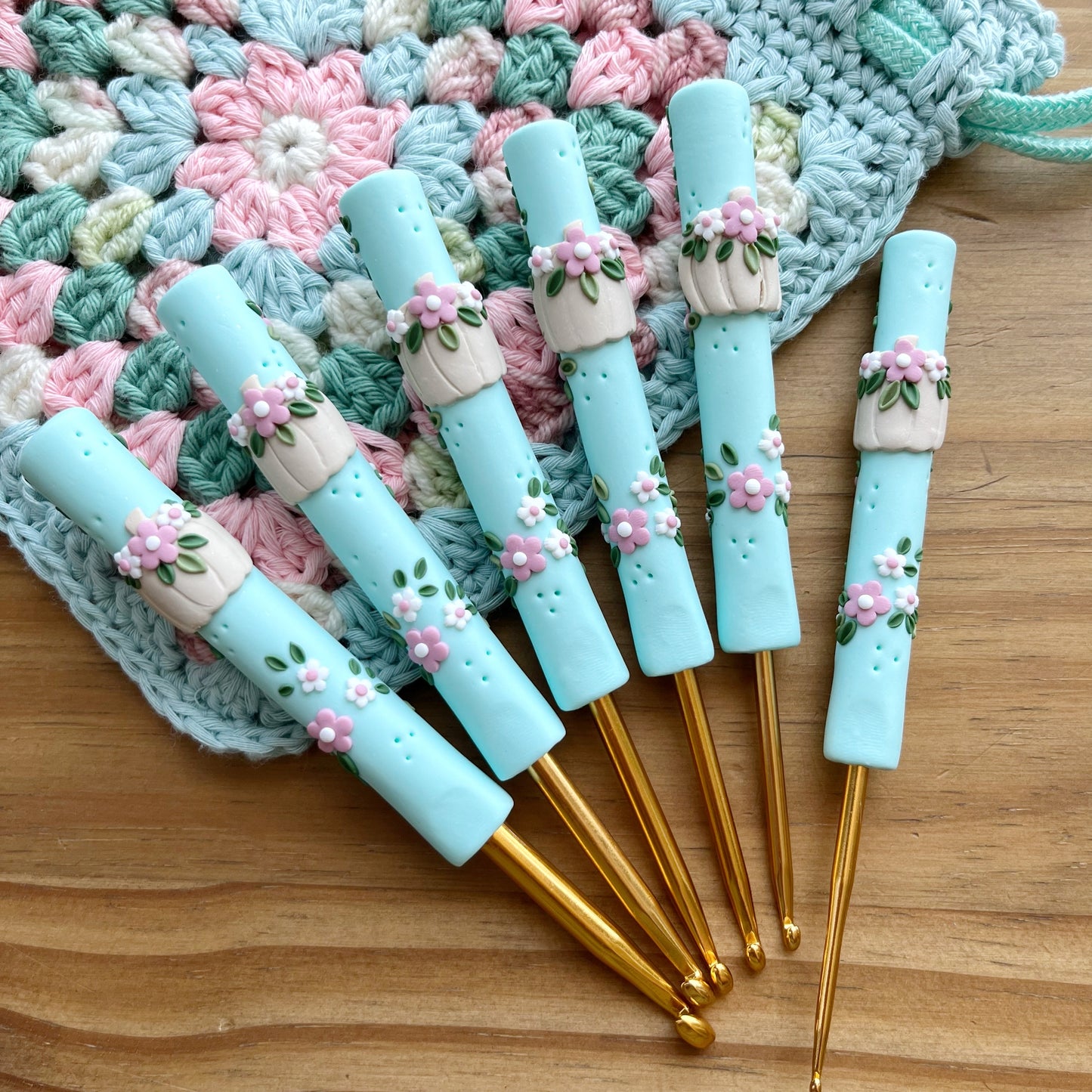 Short handle pastel pumpkin crochet hook