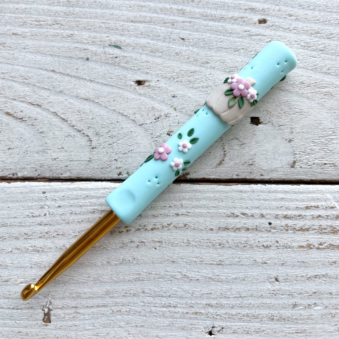 Short handle pastel pumpkin crochet hook