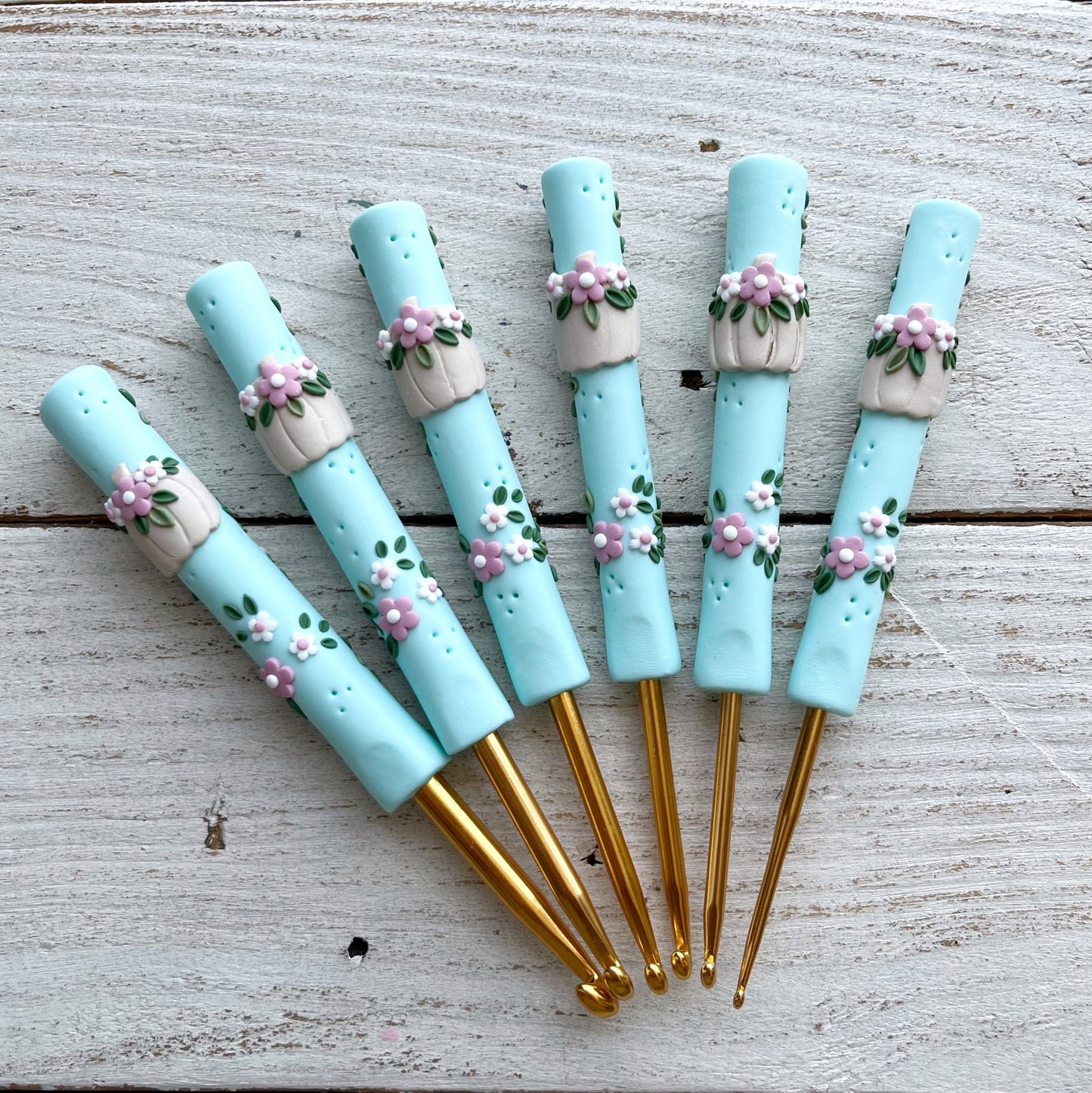 Short handle pastel pumpkin crochet hook
