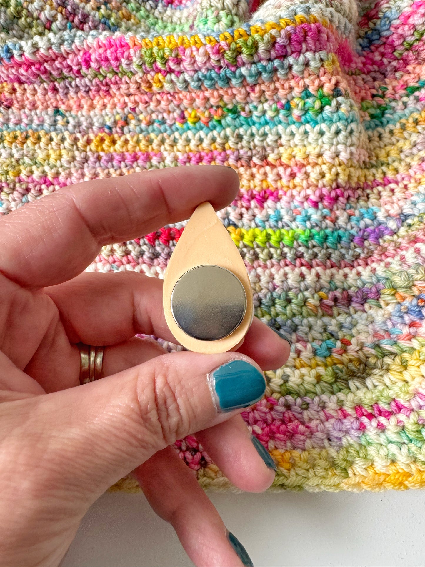 Tropical Daisy Needle Minder , Ombre Daisy Magnetic Needle Holder