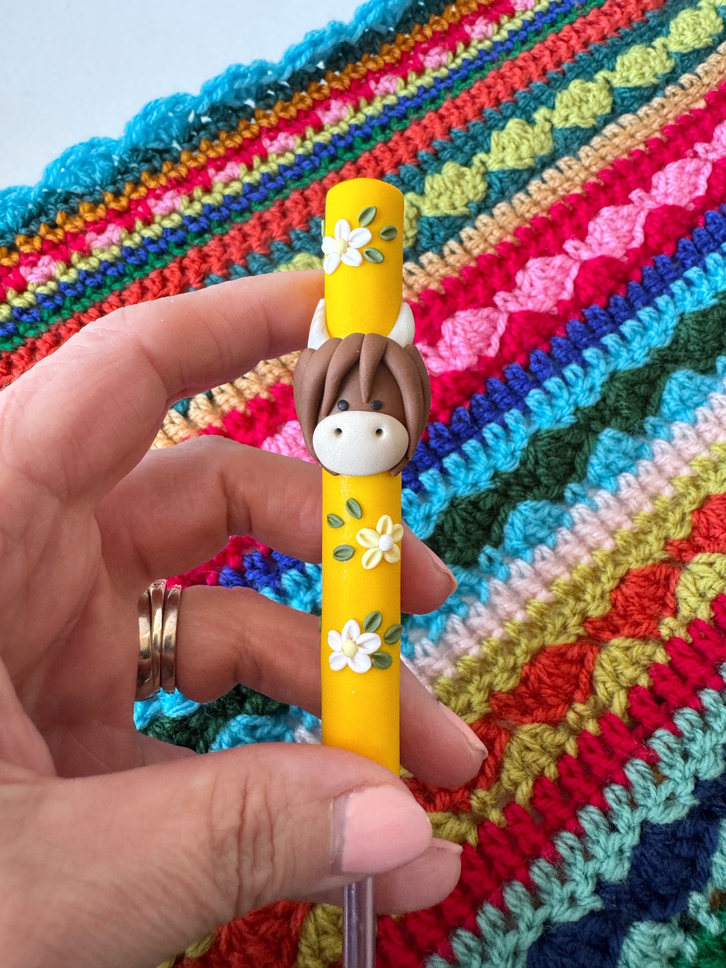 Rainbow Highland Cow Crochet Hook, Animal Polymer Clay Crochet Hook