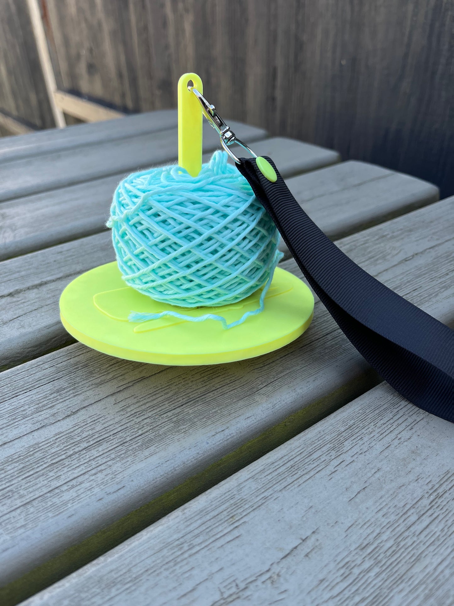 Glow in the Dark Portable Yarn Holder, 3D Printed Easy Assembly Yarn Holder For Crochet On The Go