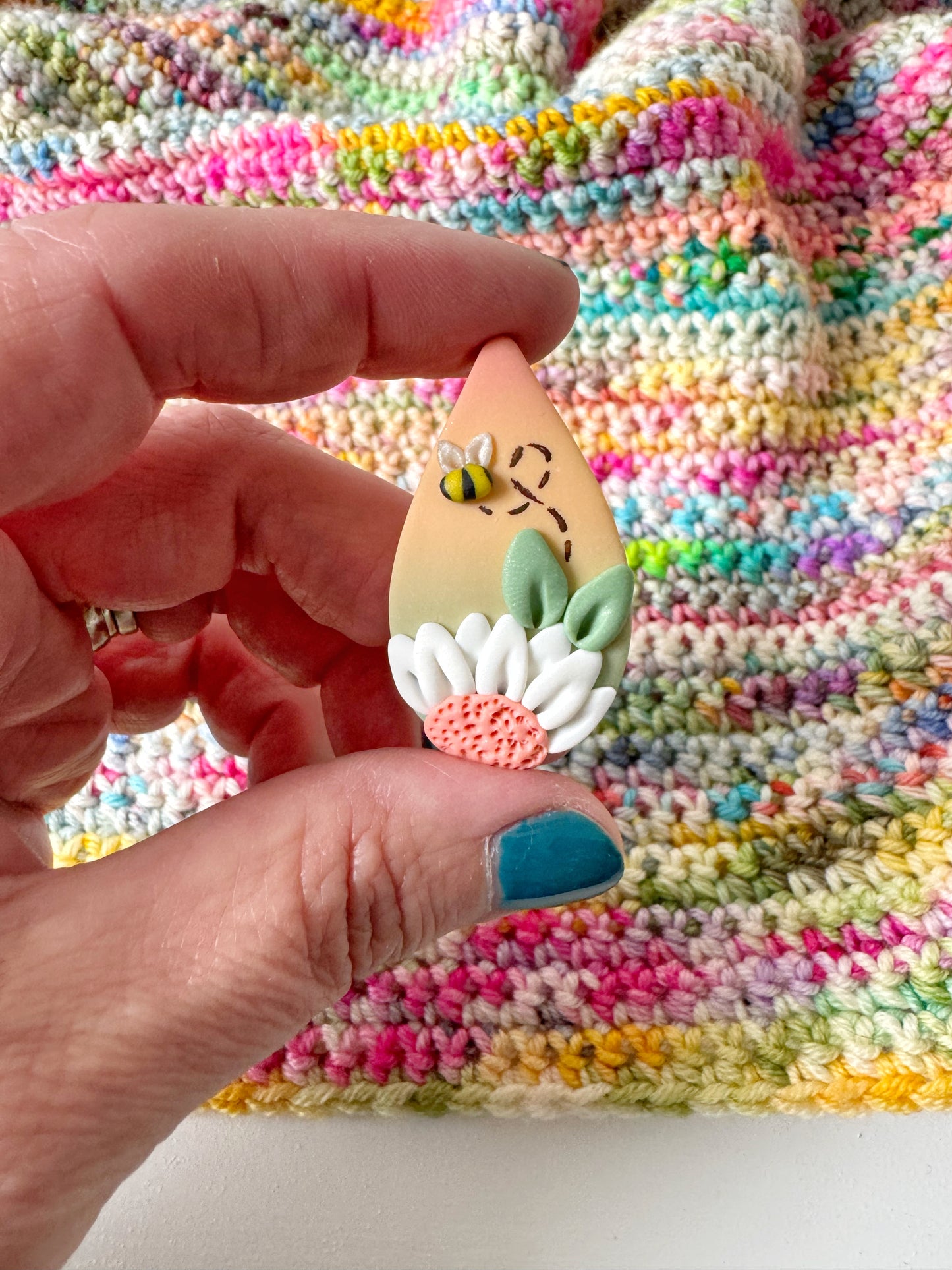Tropical Daisy Needle Minder , Ombre Daisy Magnetic Needle Holder