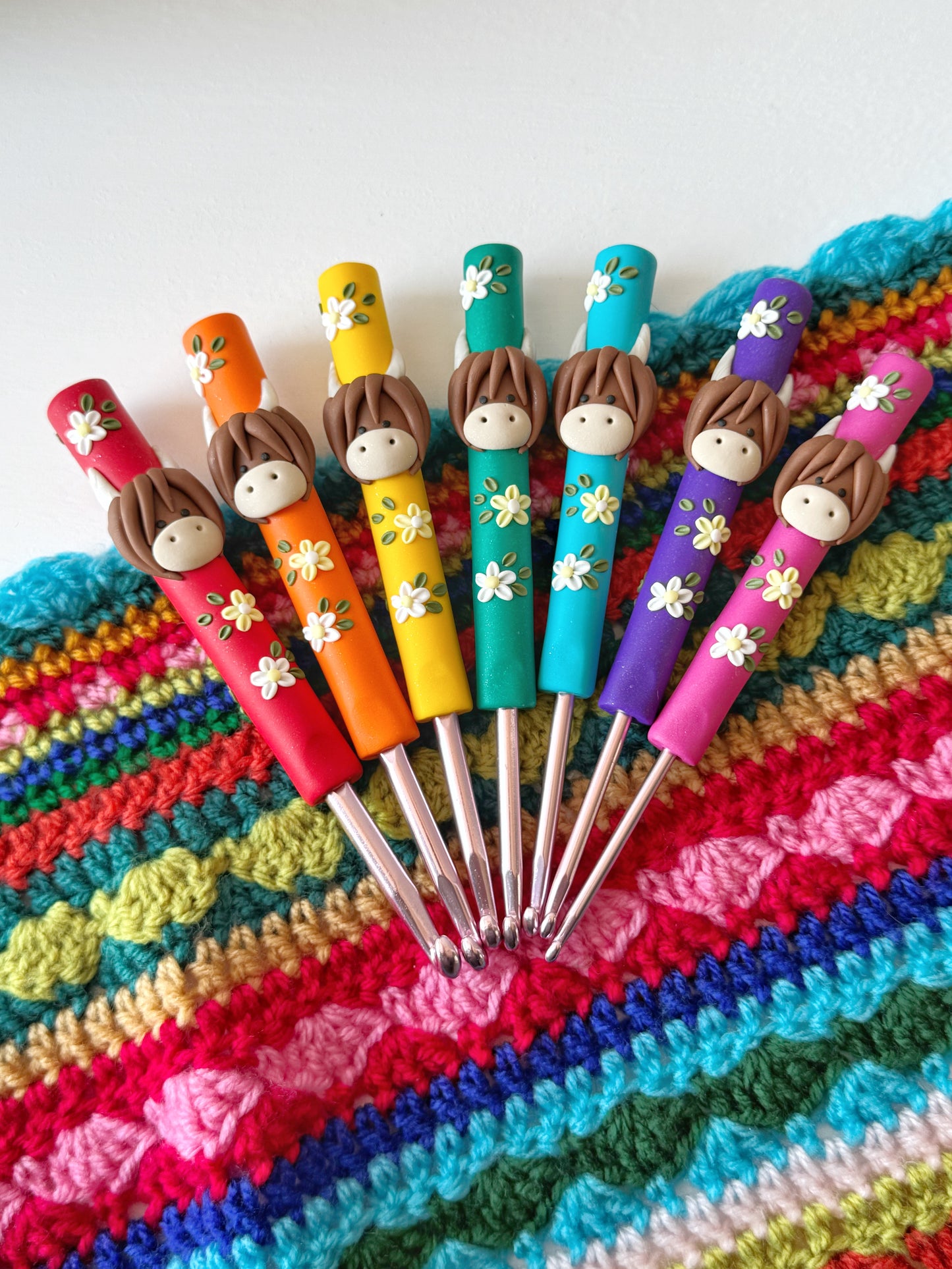 Rainbow Highland Cow Crochet Hook, Animal Polymer Clay Crochet Hook