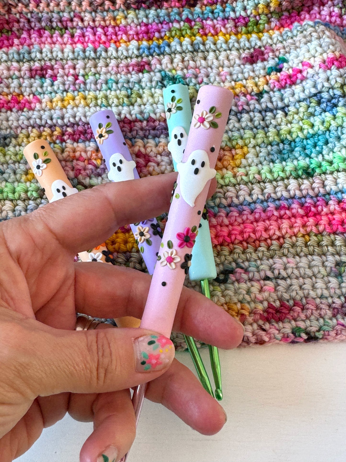 Kawaii Ghost Polymer Clay Crochet Hook, Ergonomic Pastel Halloween Crochet Hook