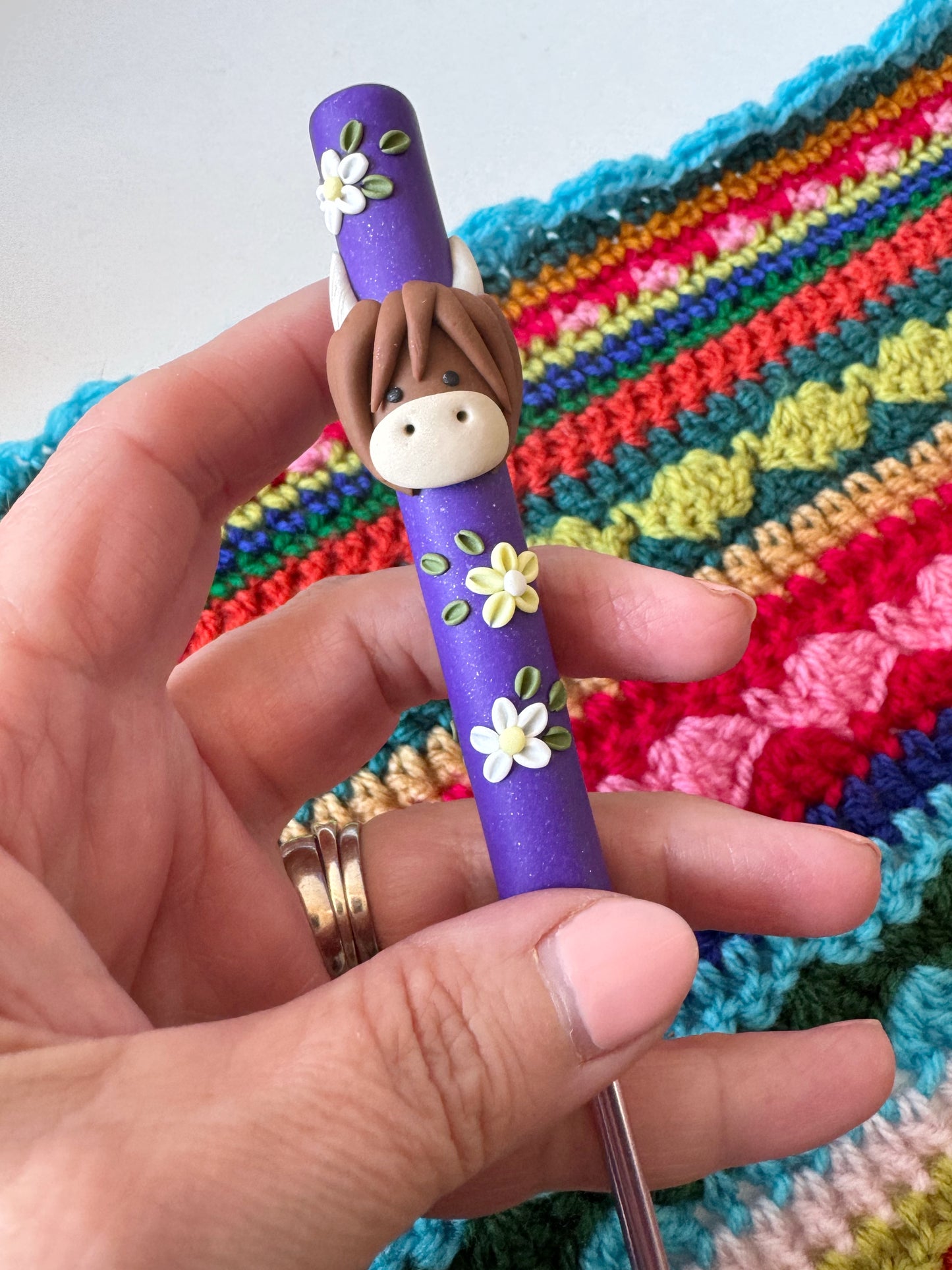 Rainbow Highland Cow Crochet Hook, Animal Polymer Clay Crochet Hook