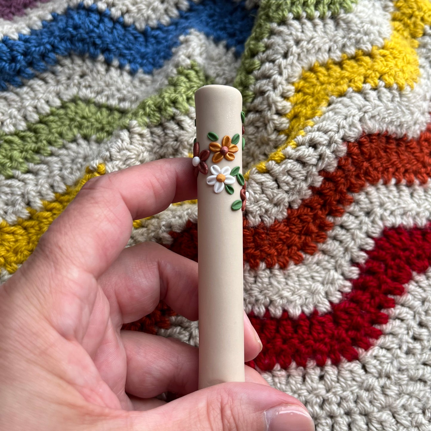 Autumn flower appliqué crochet hook, handmade flower polymer clay crochet hook