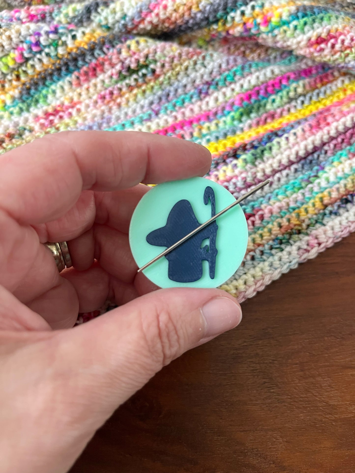 3D Printed 2 Tone Needle Minder, Pedro’s Plaques Logo Magnetic Needle Minder