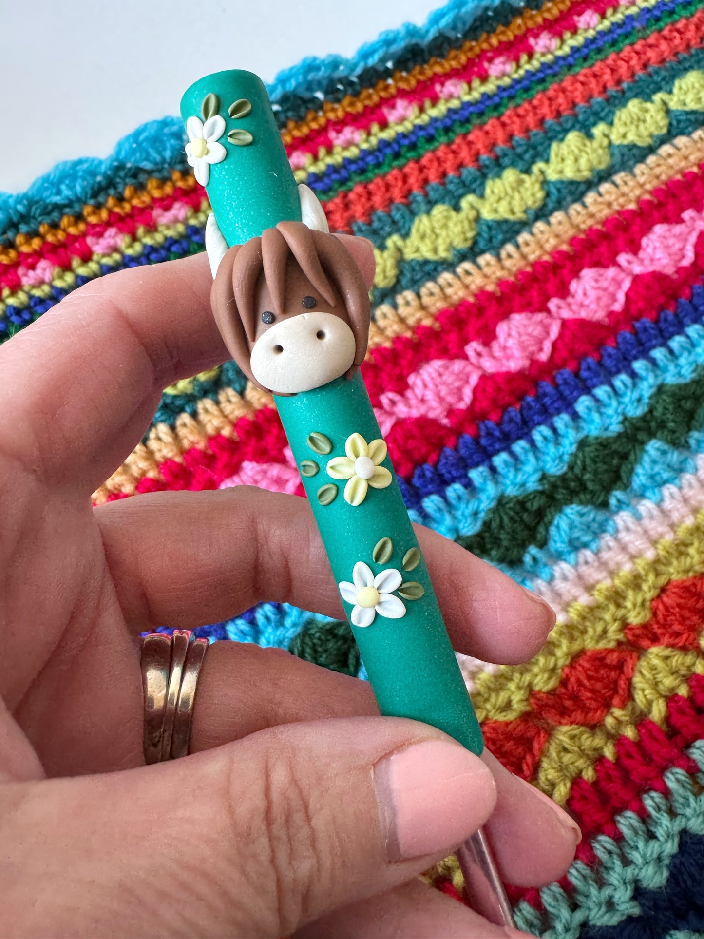 Rainbow Highland Cow Crochet Hook, Animal Polymer Clay Crochet Hook