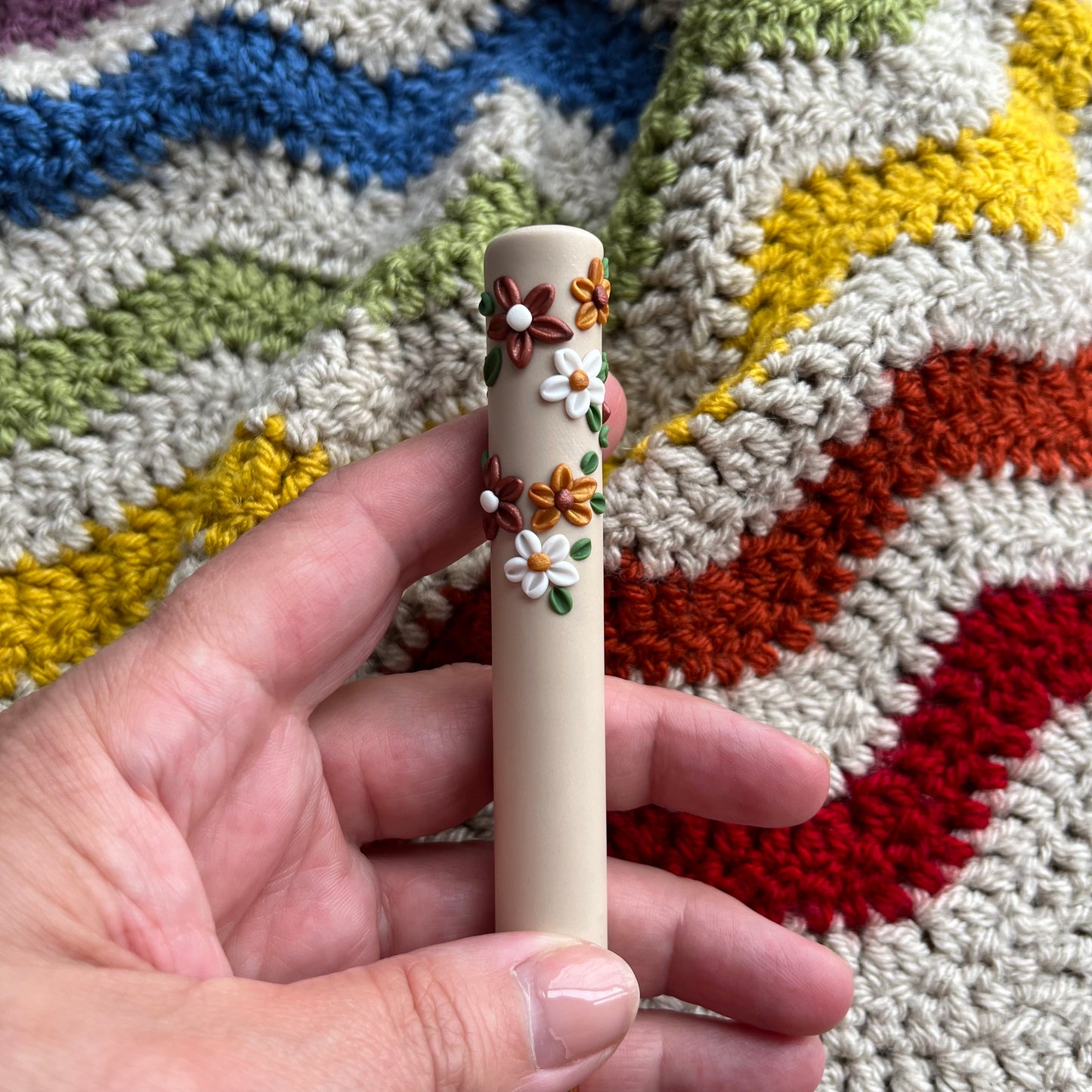 Autumn flower appliqué crochet hook, handmade flower polymer clay crochet hook