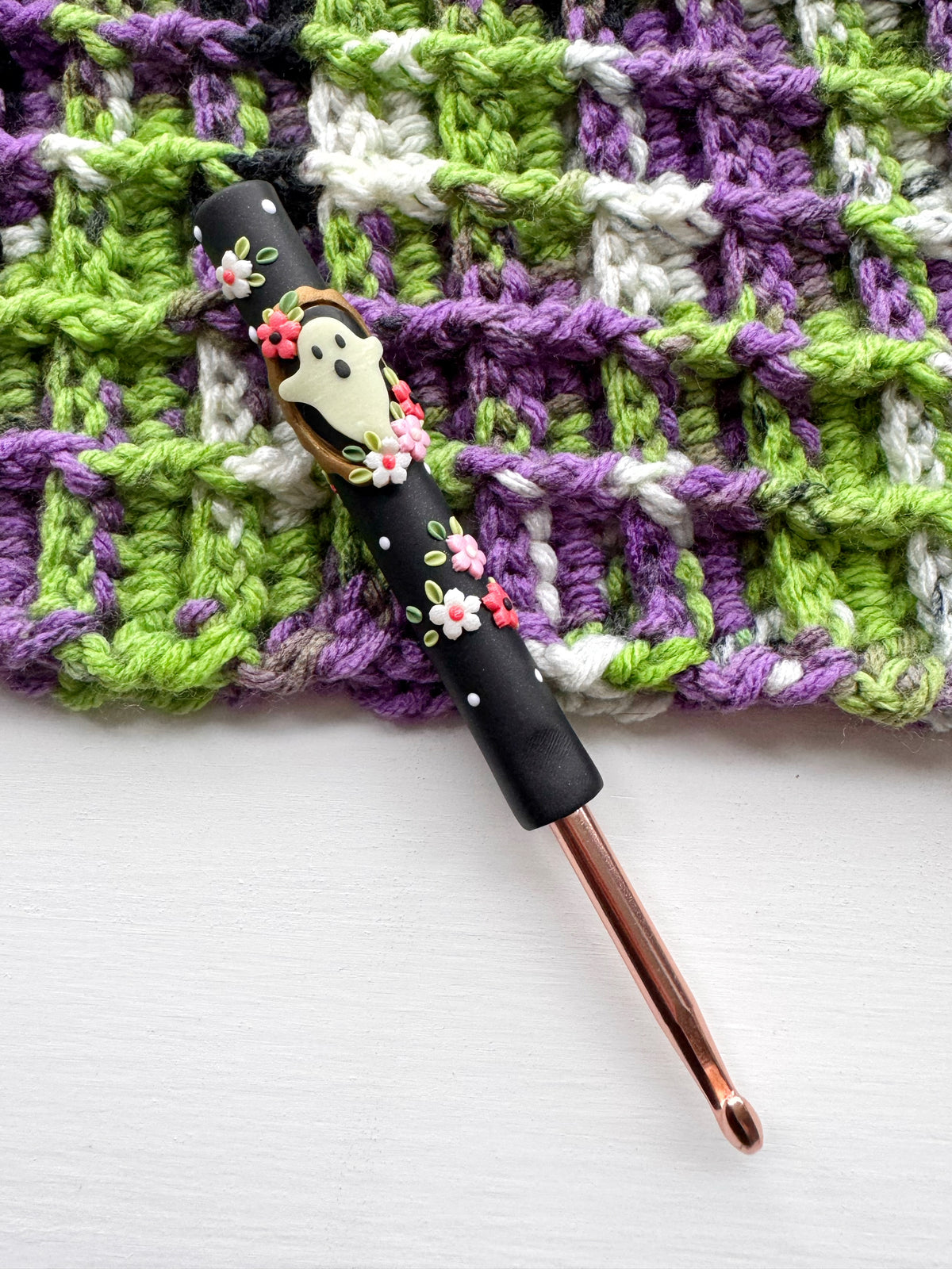 Glow in the Dark Ghost Frame Crochet Hook, Kawaii Ghost Polymer Clay Crochet hook for Halloween