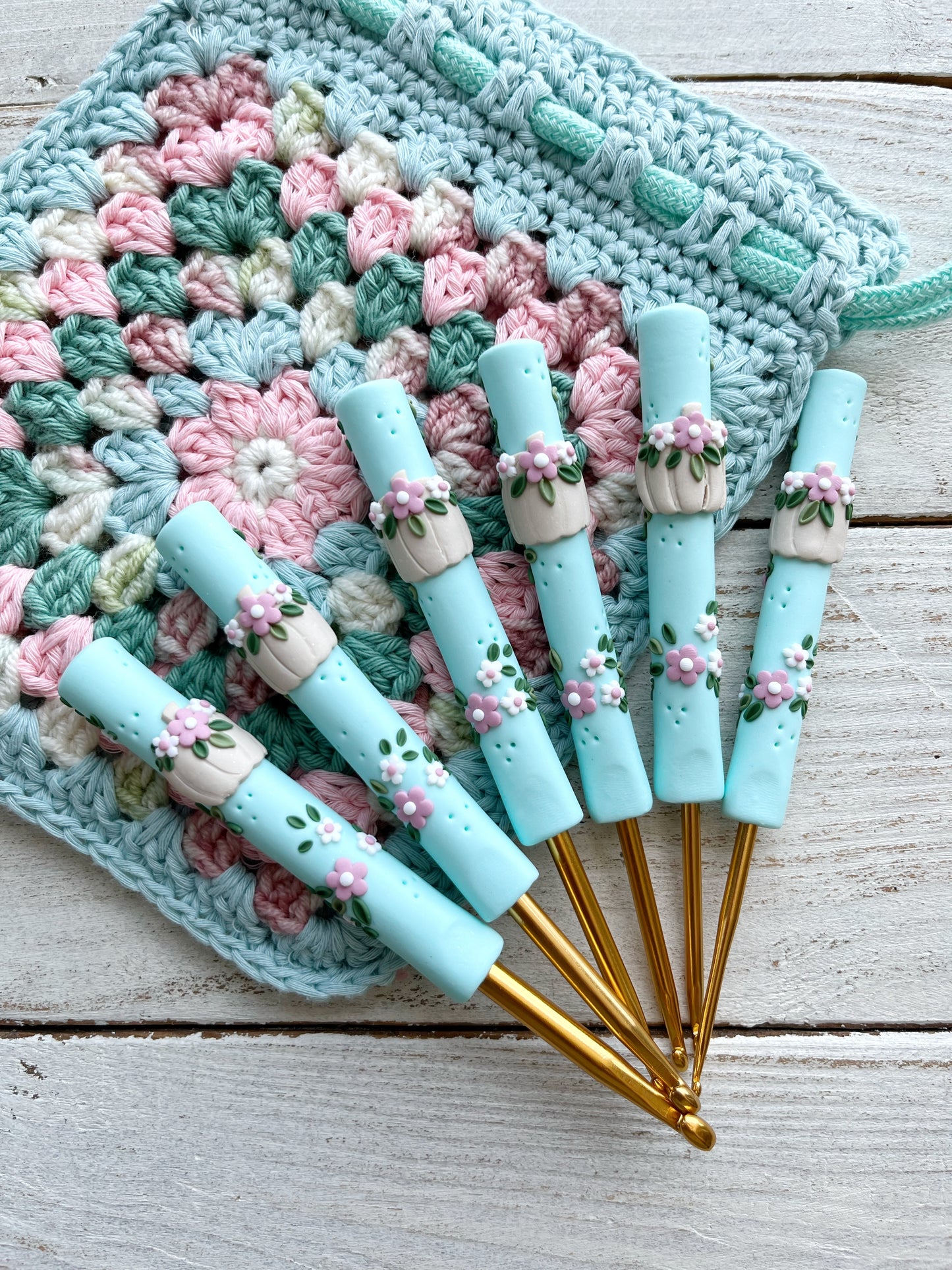 Short handle pastel pumpkin crochet hook