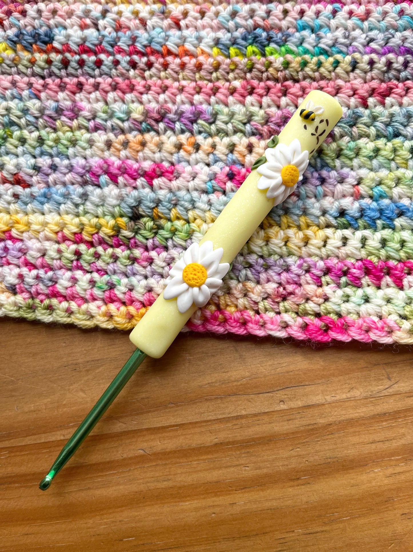 Daisy Polymer Clay Crochet Hook, Covered Crochet hooks, Yarn Craft Accessories