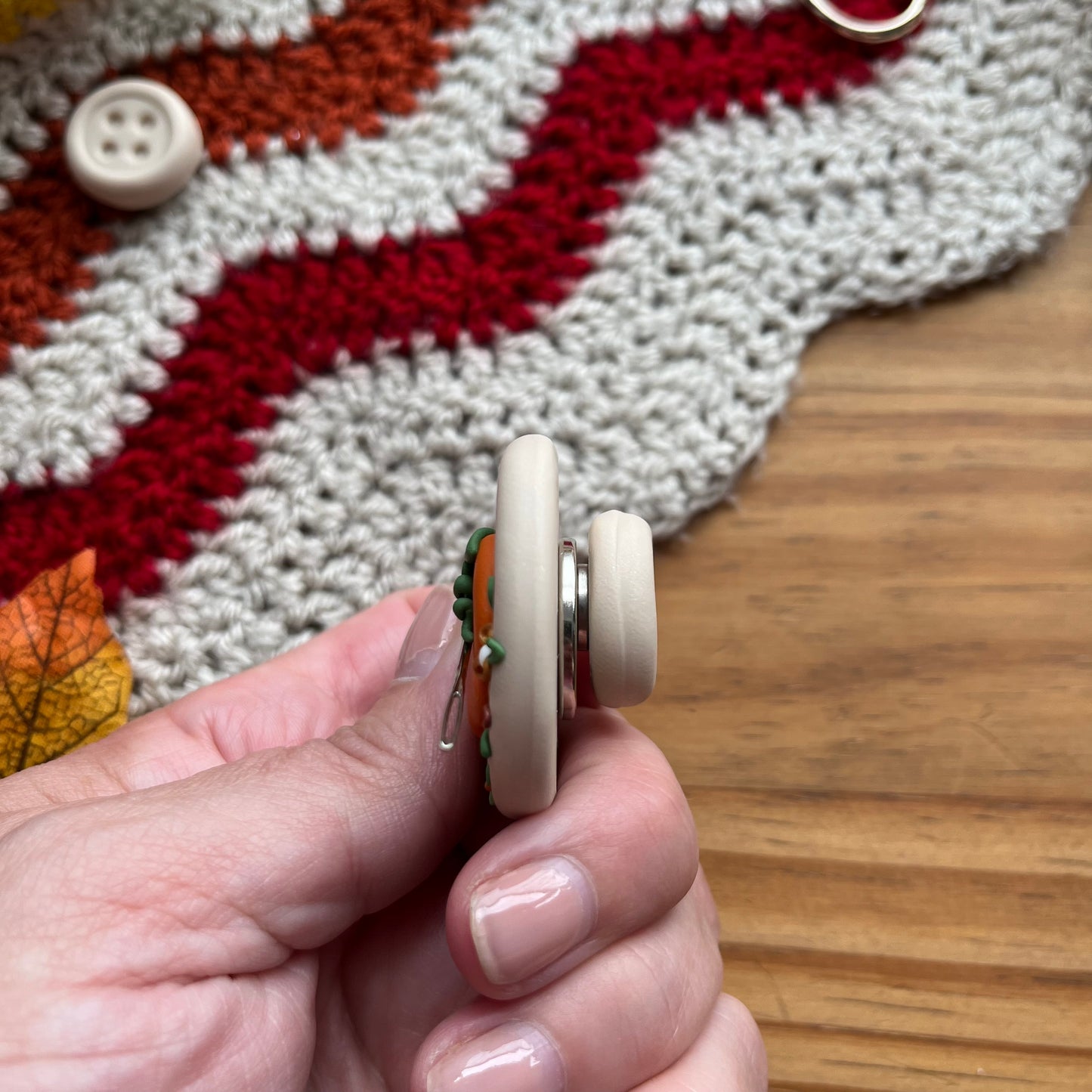 Beige Pumpkin Magnetic Needle Minder