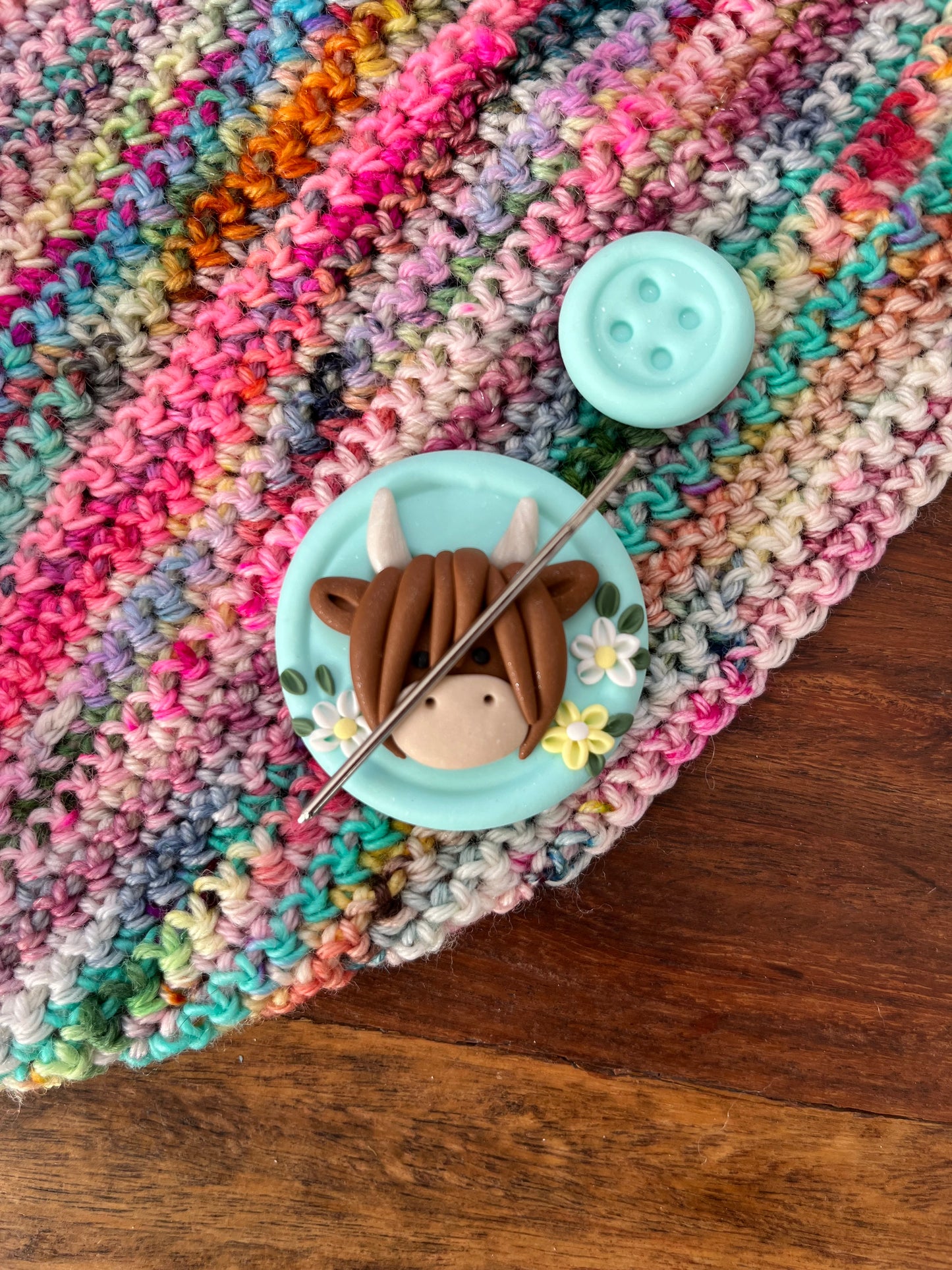 Mint green highland cow needle minder, heilan coo needle keeper, cross stitch crochet accessories, needle keeper, cross stitch magnet