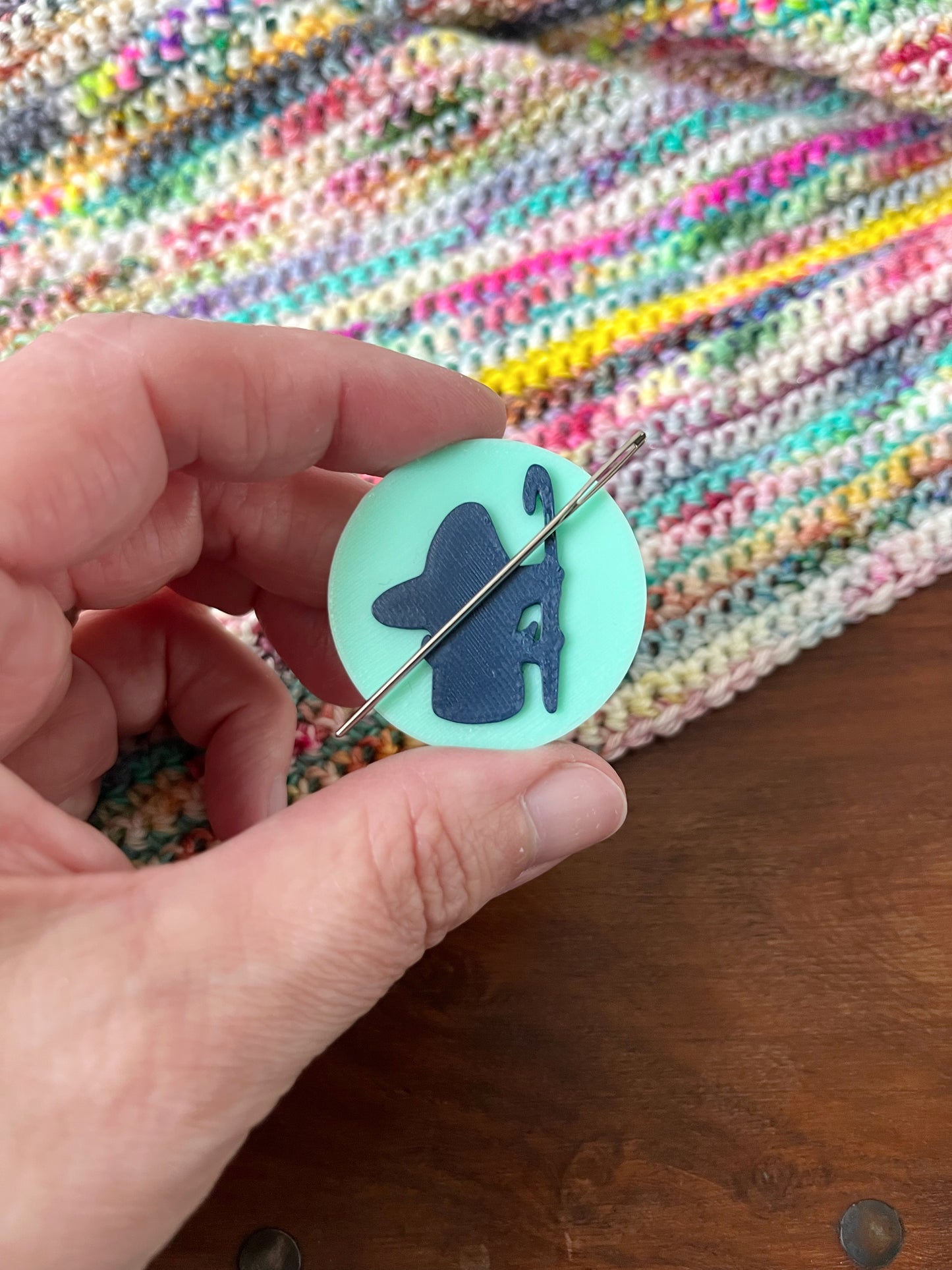 3D Printed 2 Tone Needle Minder, Pedro’s Plaques Logo Magnetic Needle Minder