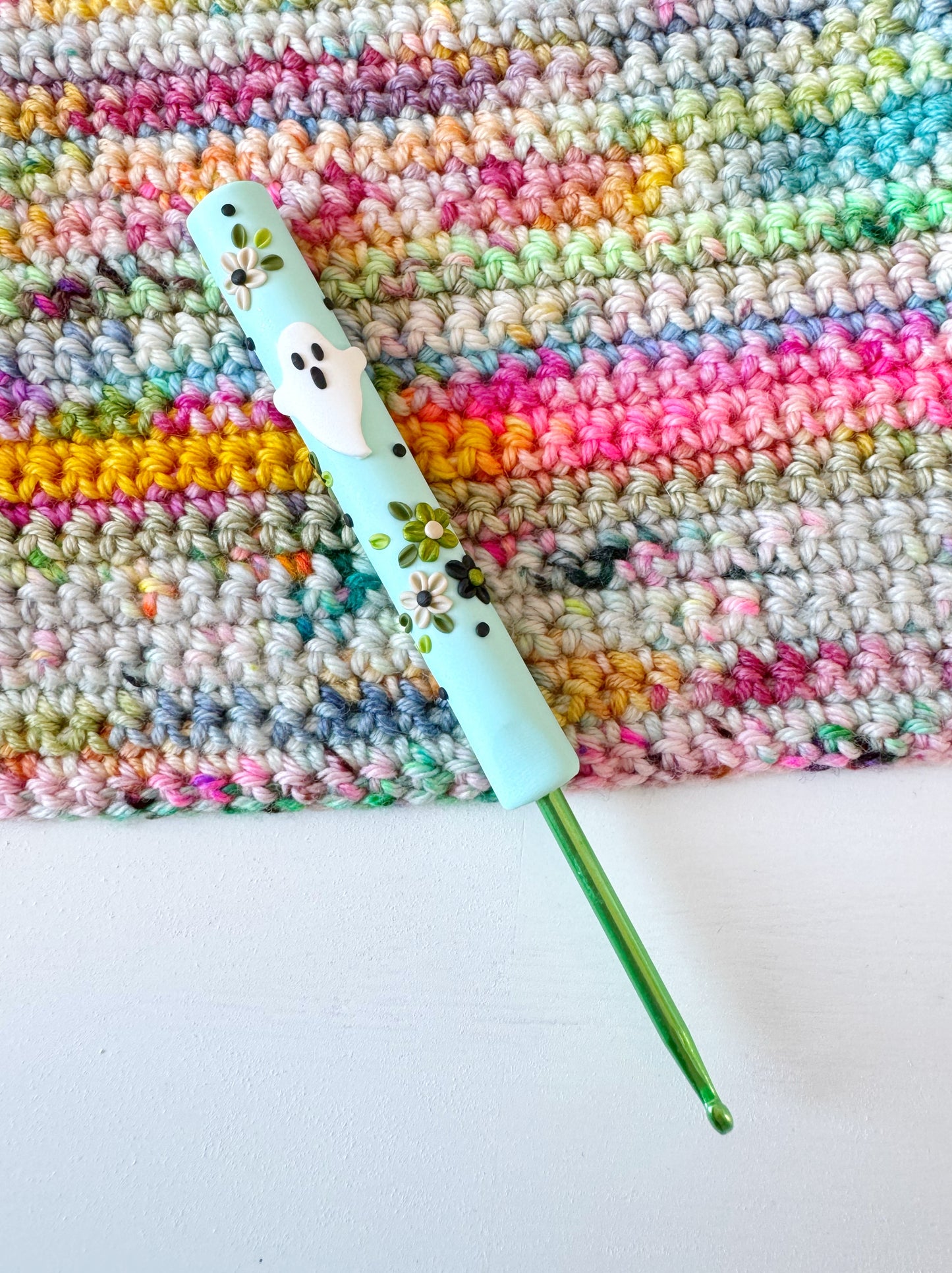 Kawaii Ghost Polymer Clay Crochet Hook, Ergonomic Pastel Halloween Crochet Hook