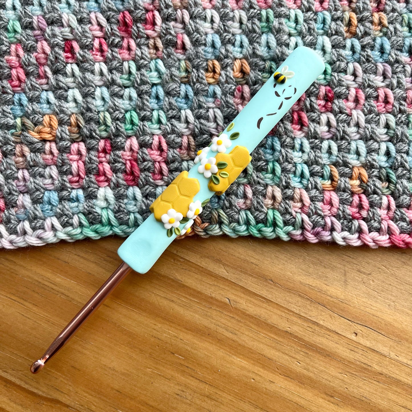 Mint Honeycomb Bee Crochet Hook