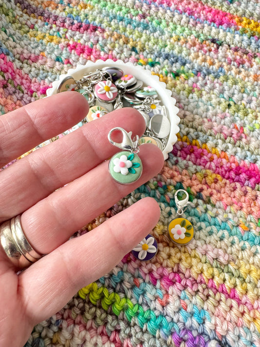 10 Random Stitch Marker Selection, Floral Progress Keepers