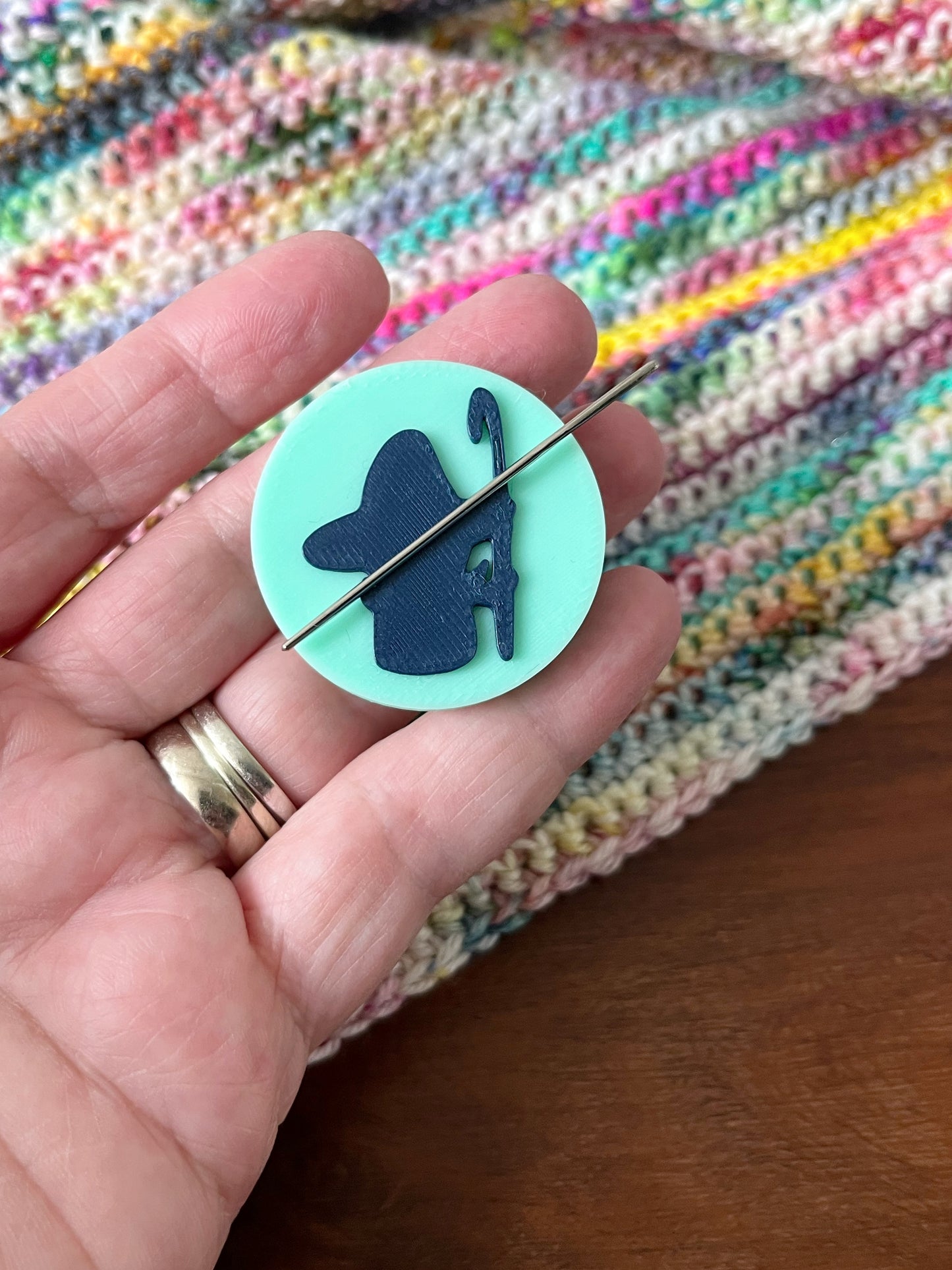 3D Printed 2 Tone Needle Minder, Pedro’s Plaques Logo Magnetic Needle Minder