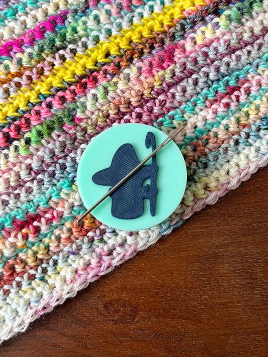 3D Printed 2 Tone Needle Minder, Pedro’s Plaques Logo Magnetic Needle Minder