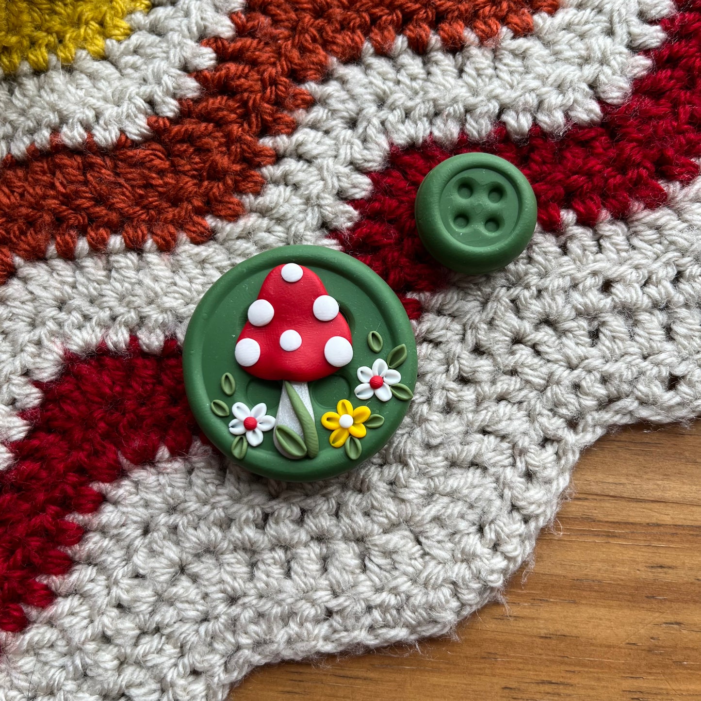 Green mushroom magnetic needle minder