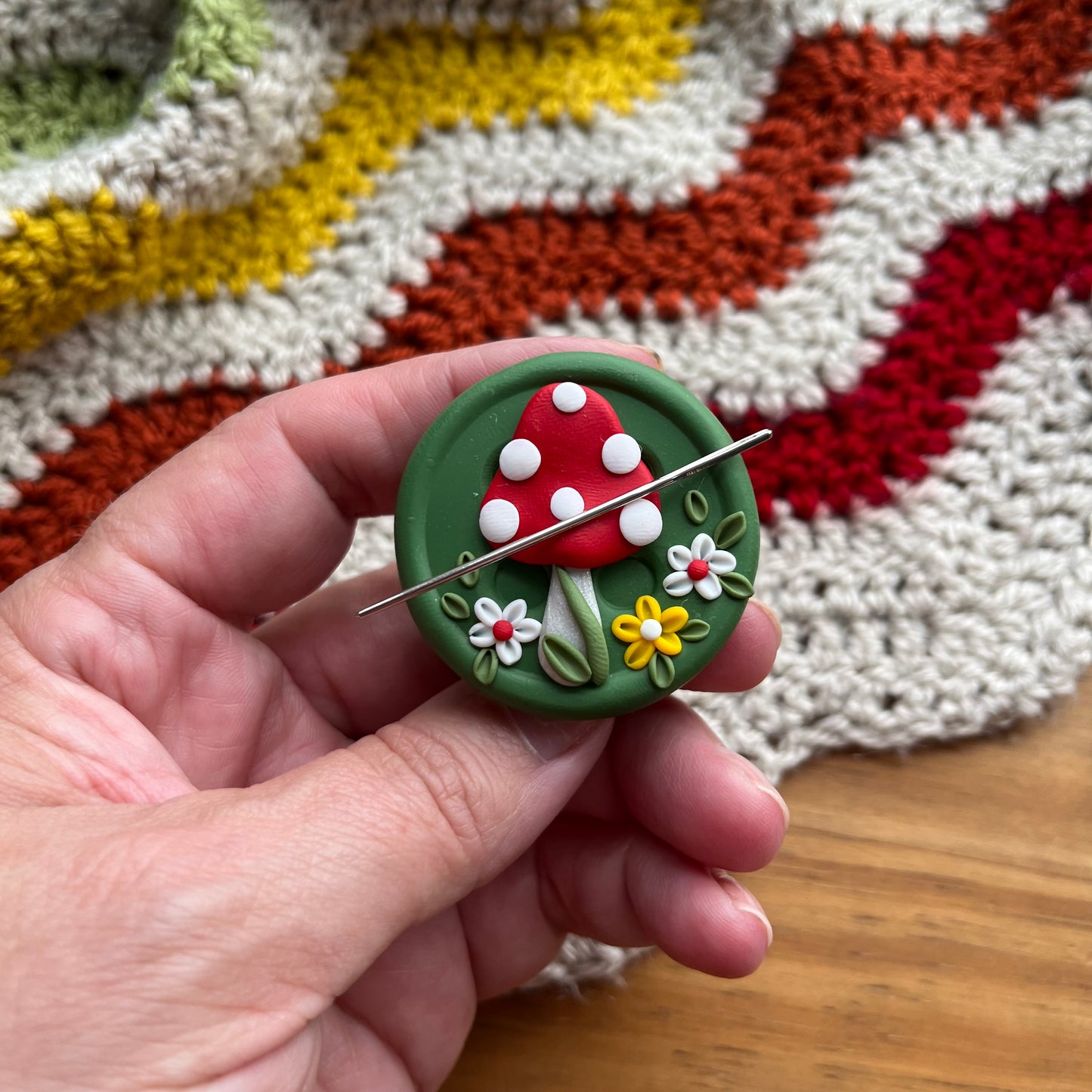 Green mushroom magnetic needle minder