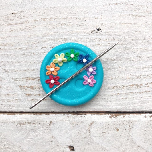 turquoise rainbow button magnetic needle minder