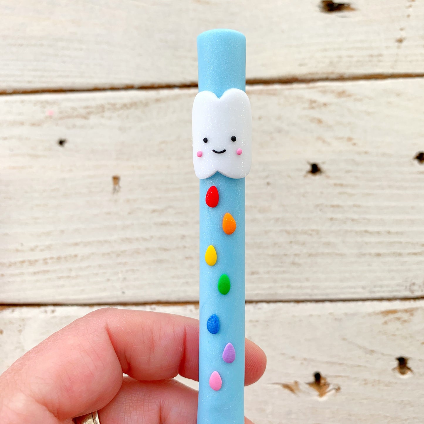 Rainbow cloud crochet hook, polymer clay crochet hook, covered crochet hook, kawaii cloud, rainbow accessories, crochet hooks