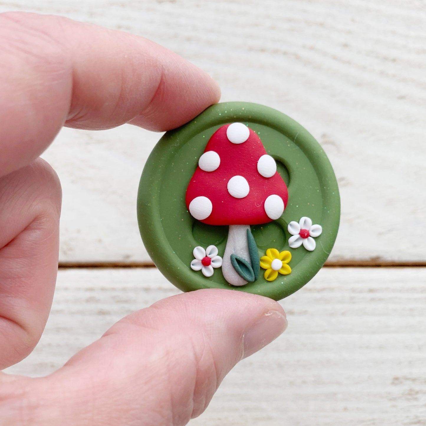 Green mushroom magnetic needle minder