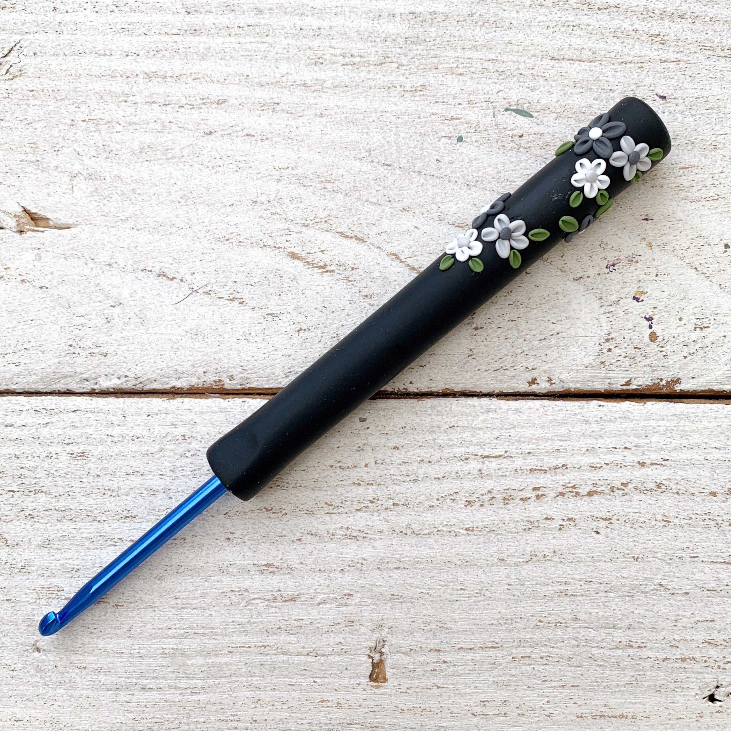 Pale Pink Flower Appliqué Crochet Hook, Handmade Flower Polymer Clay Crochet  Hook, Crochet Tools, Gift for Her, Rainbow Hooks 