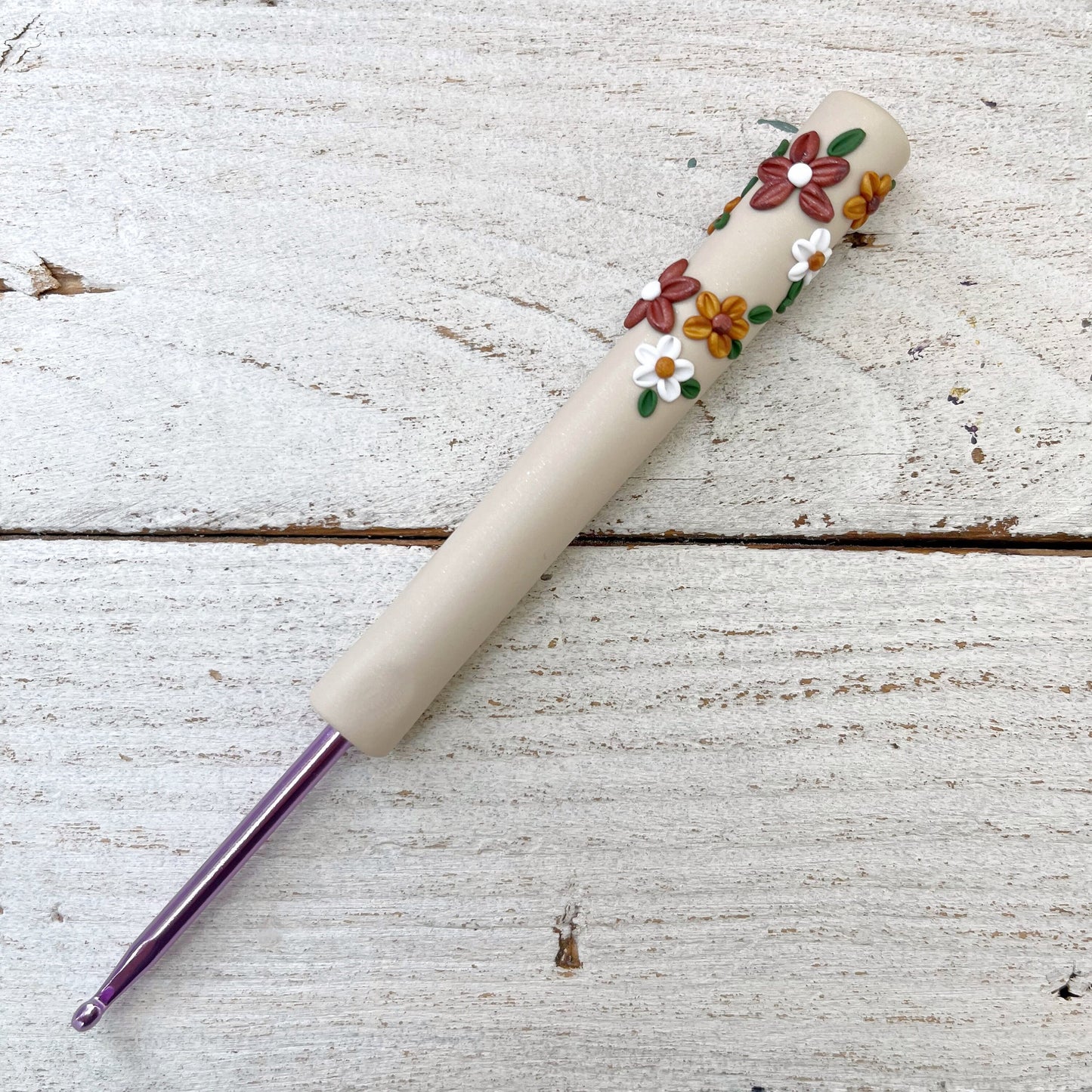 Autumn flower appliqué crochet hook, handmade flower polymer clay crochet hook
