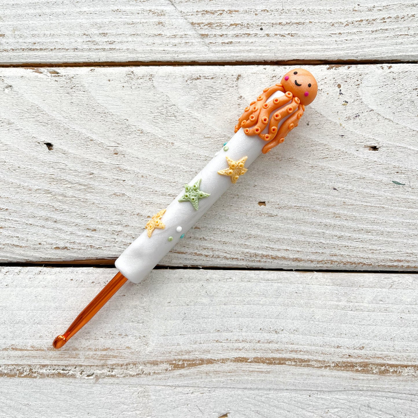 White octopus crochet hook, handmade ergonomic sea life crochet hooks, handmade crochet gifts