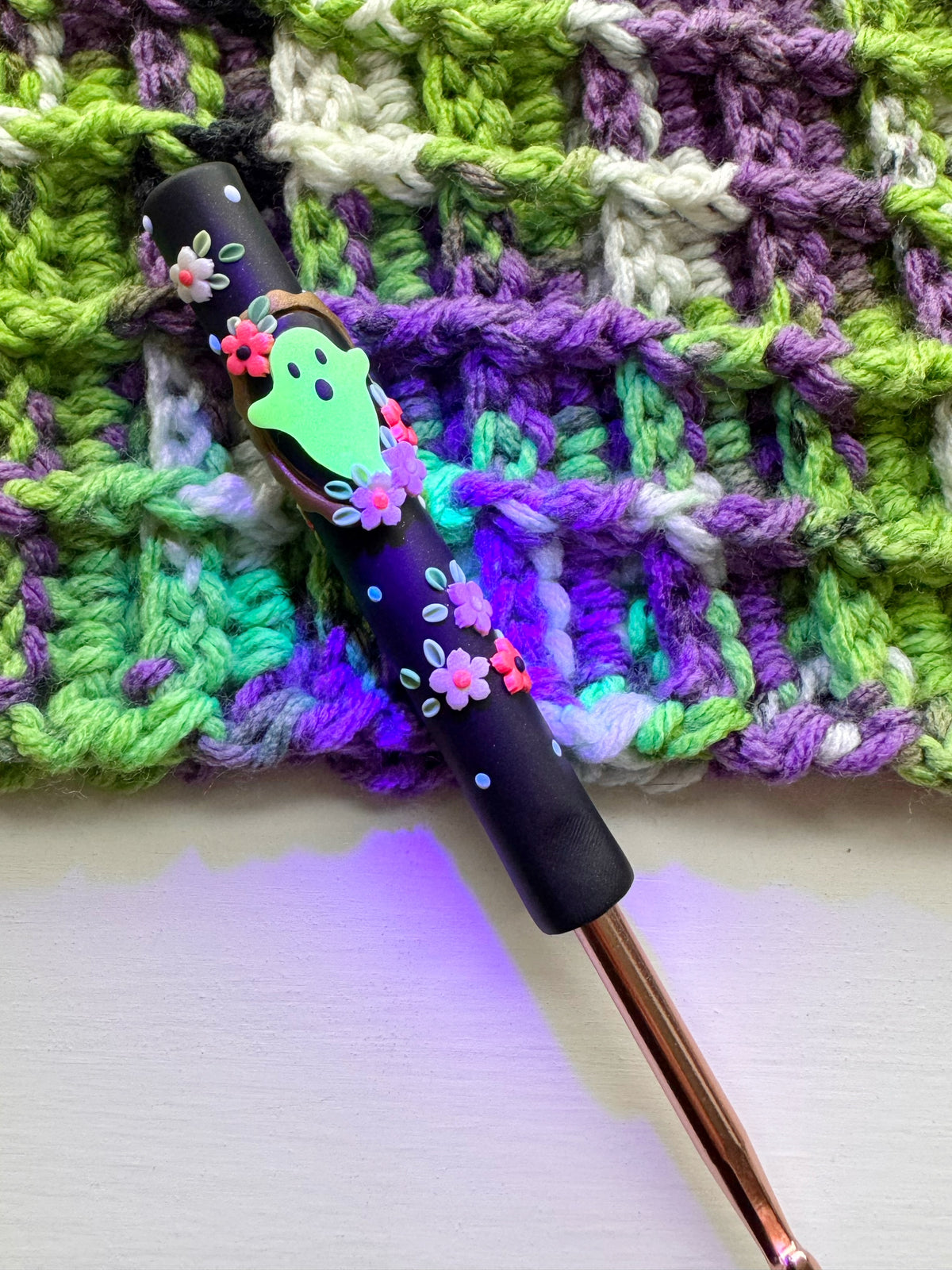 Glow in the Dark Ghost Frame Crochet Hook, Kawaii Ghost Polymer Clay Crochet hook for Halloween