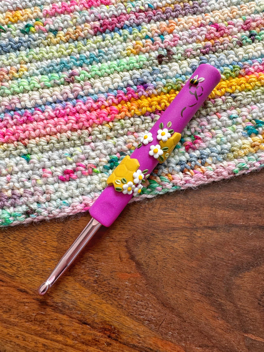 Fuchsia Honeycomb Crochet Hook, Bumble Bee Crochet Hook