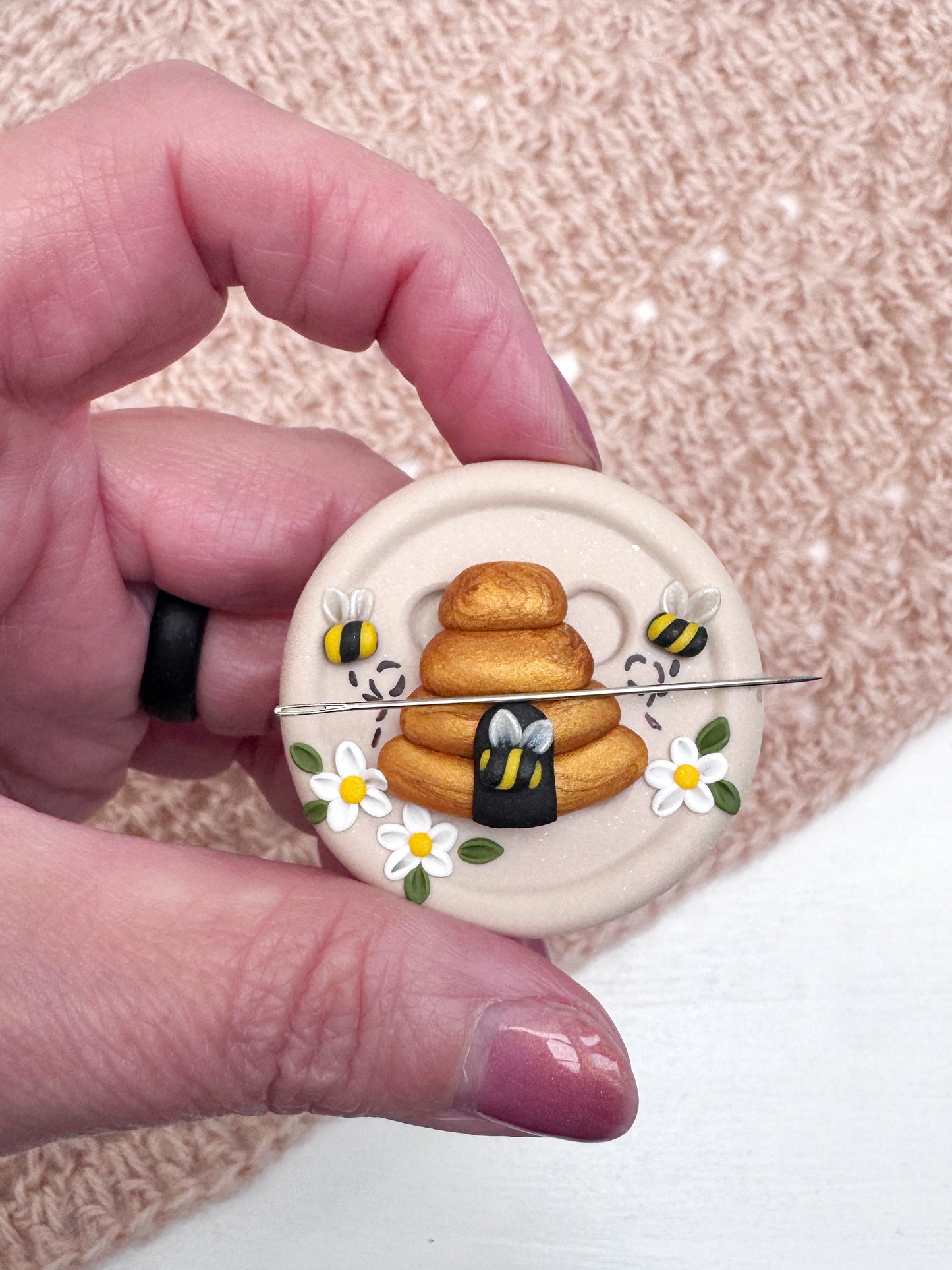 Beehive Needle Minder, Bumble Bee Magnetic Needle Holder