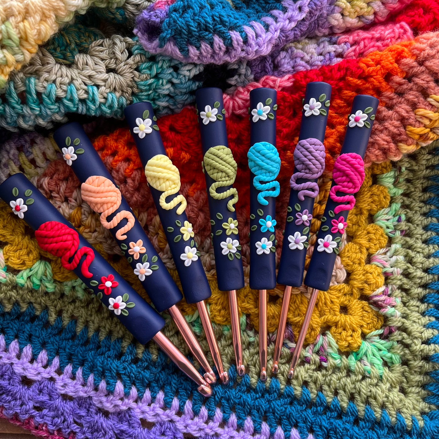 Set of 7 rainbow yarn ball crochet hooks, crochet hook set, polymer clay ergonomic crochet hooks