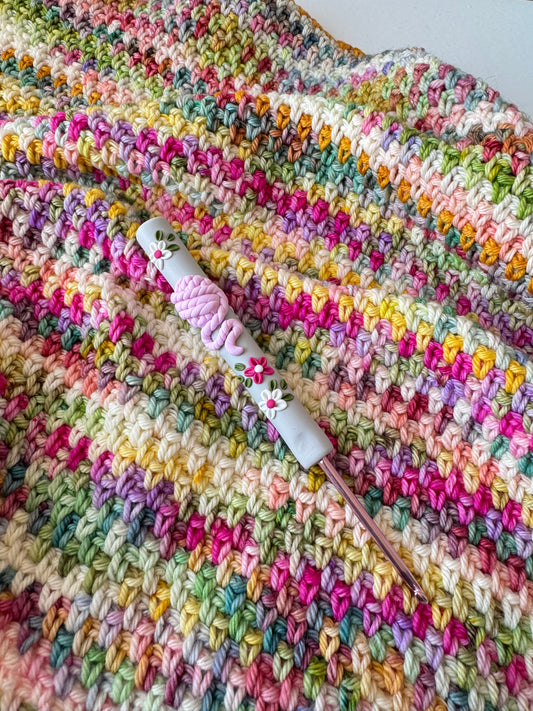 Pink and Grey Yarn Ball Crochet Hook, Polymer Clay Comfy Crochet Hook