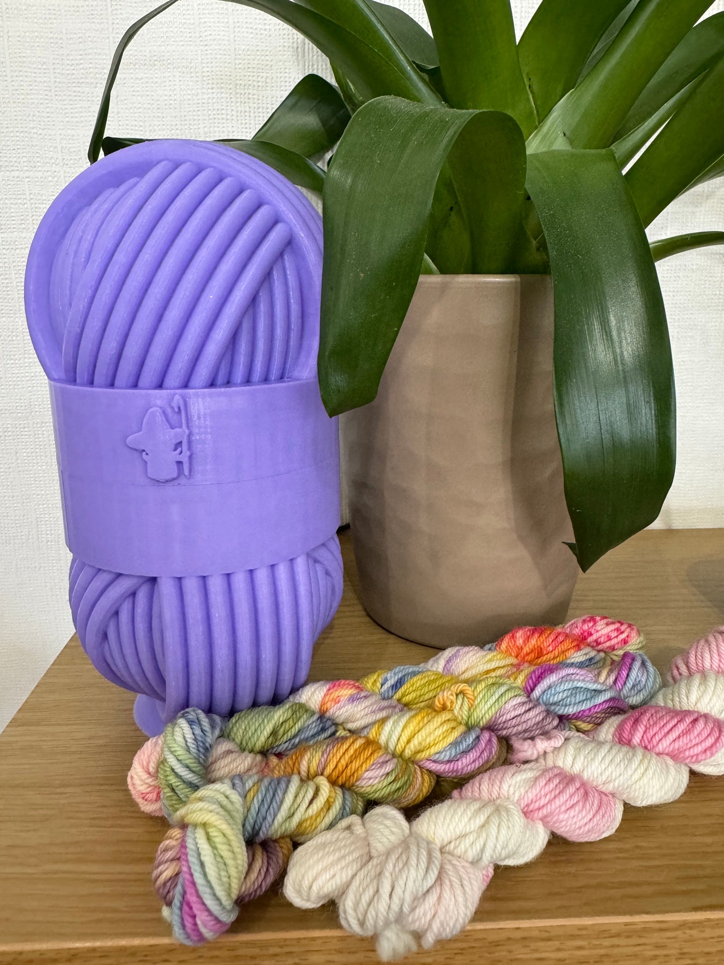 Yarn Ball Surprise Pot, Mystery Crochet Hook Gift Set, Basic Colours