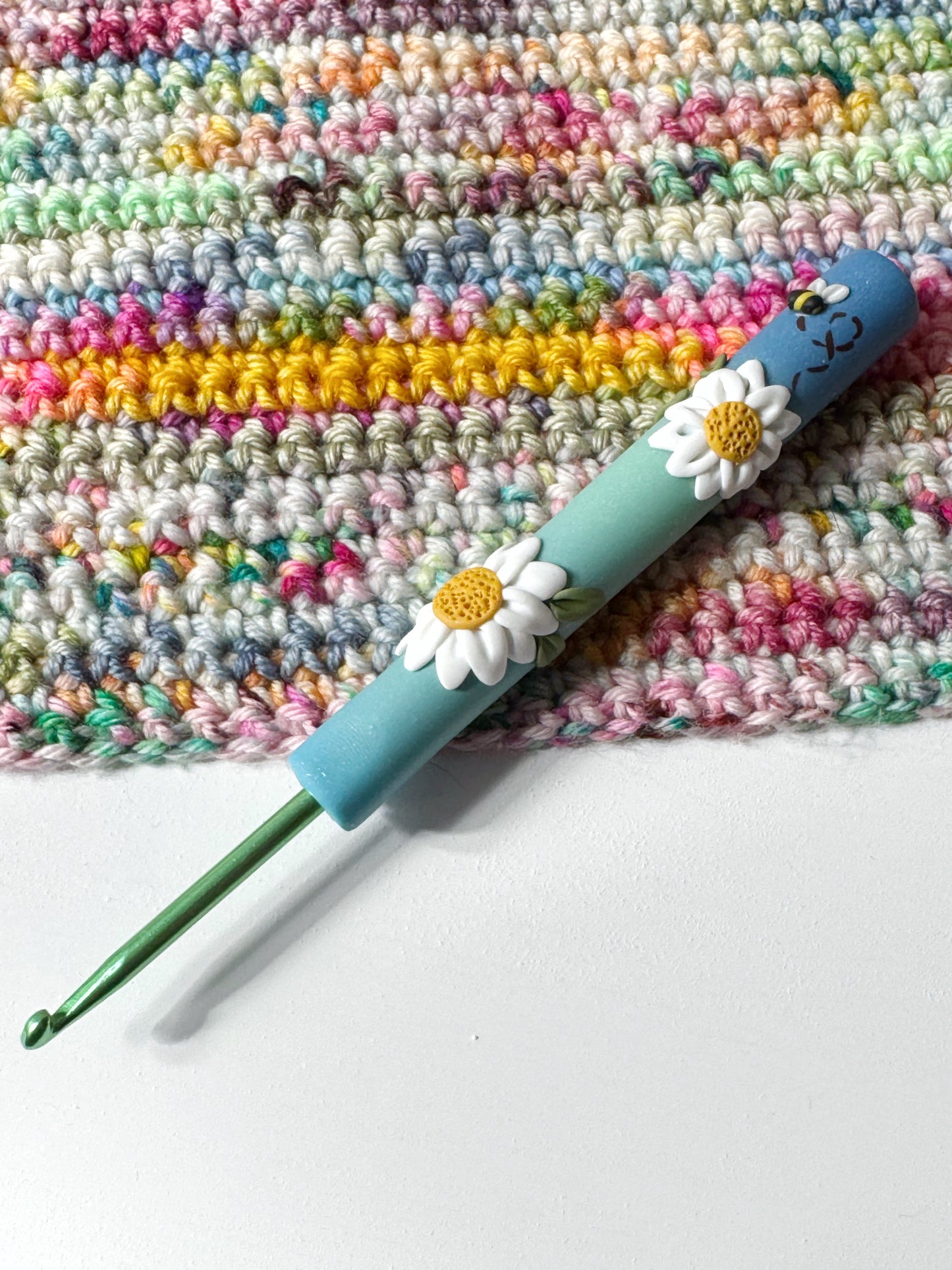 Ombre Daisy Crochet Hook, Flower Polymer Clay Crochet Hook
