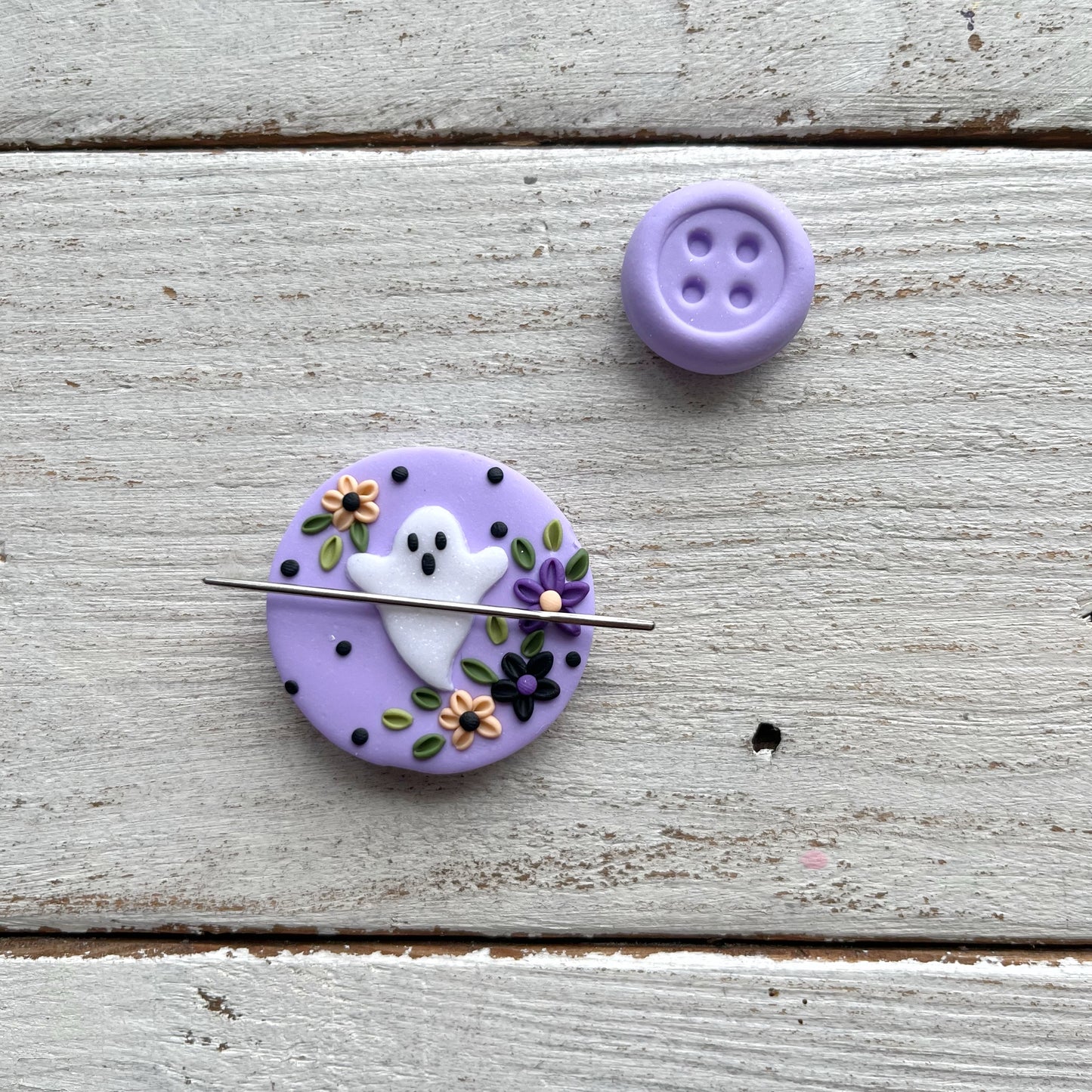 Lilac ghost kawaii needle minder