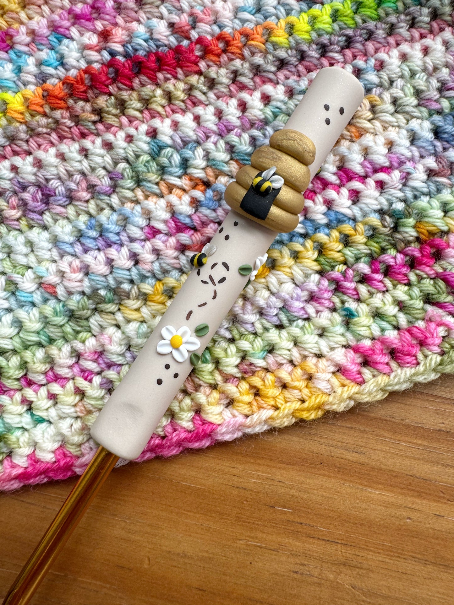 Beehive crochet hook, polymer clay bumble bee crochet hooks