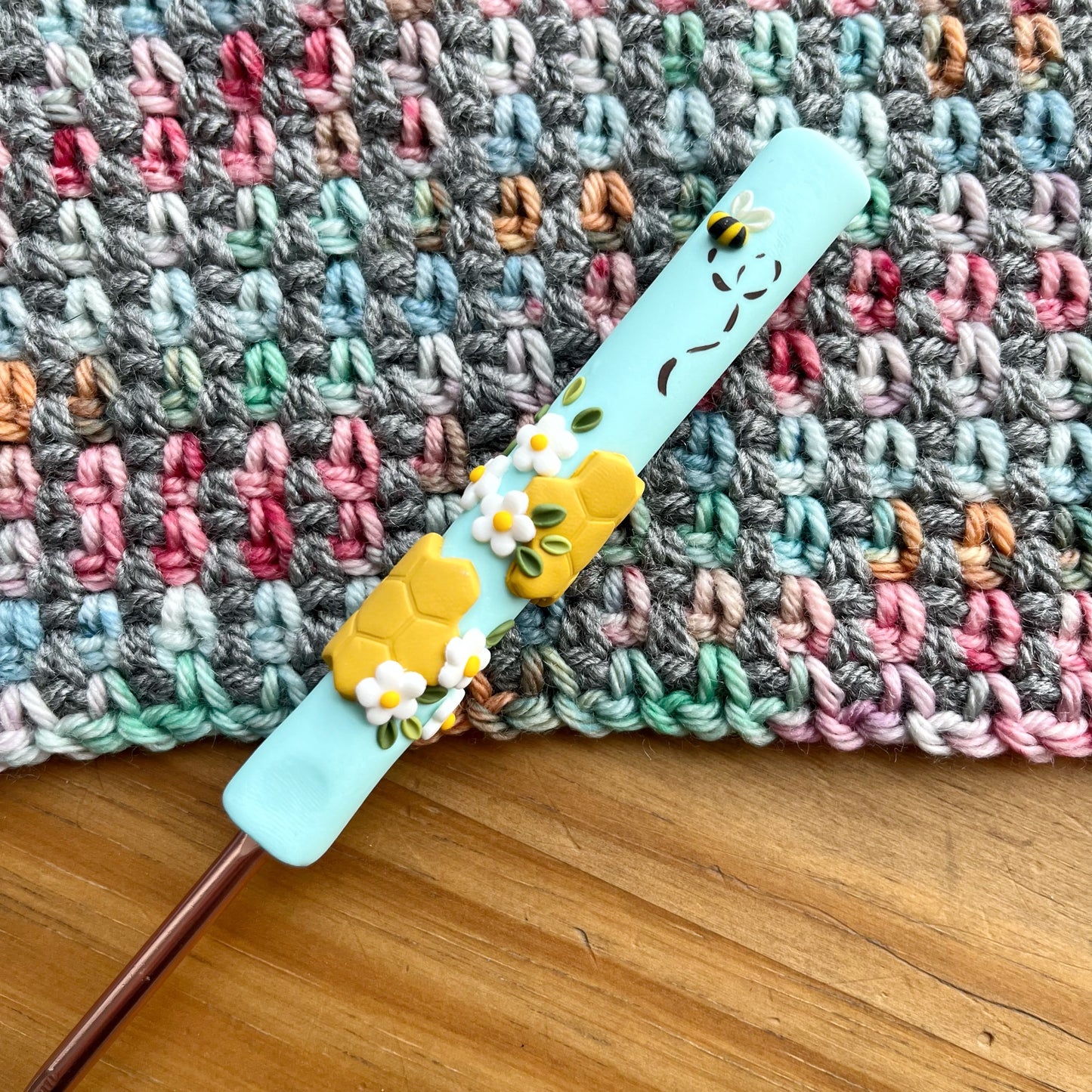Mint Honeycomb Bee Crochet Hook