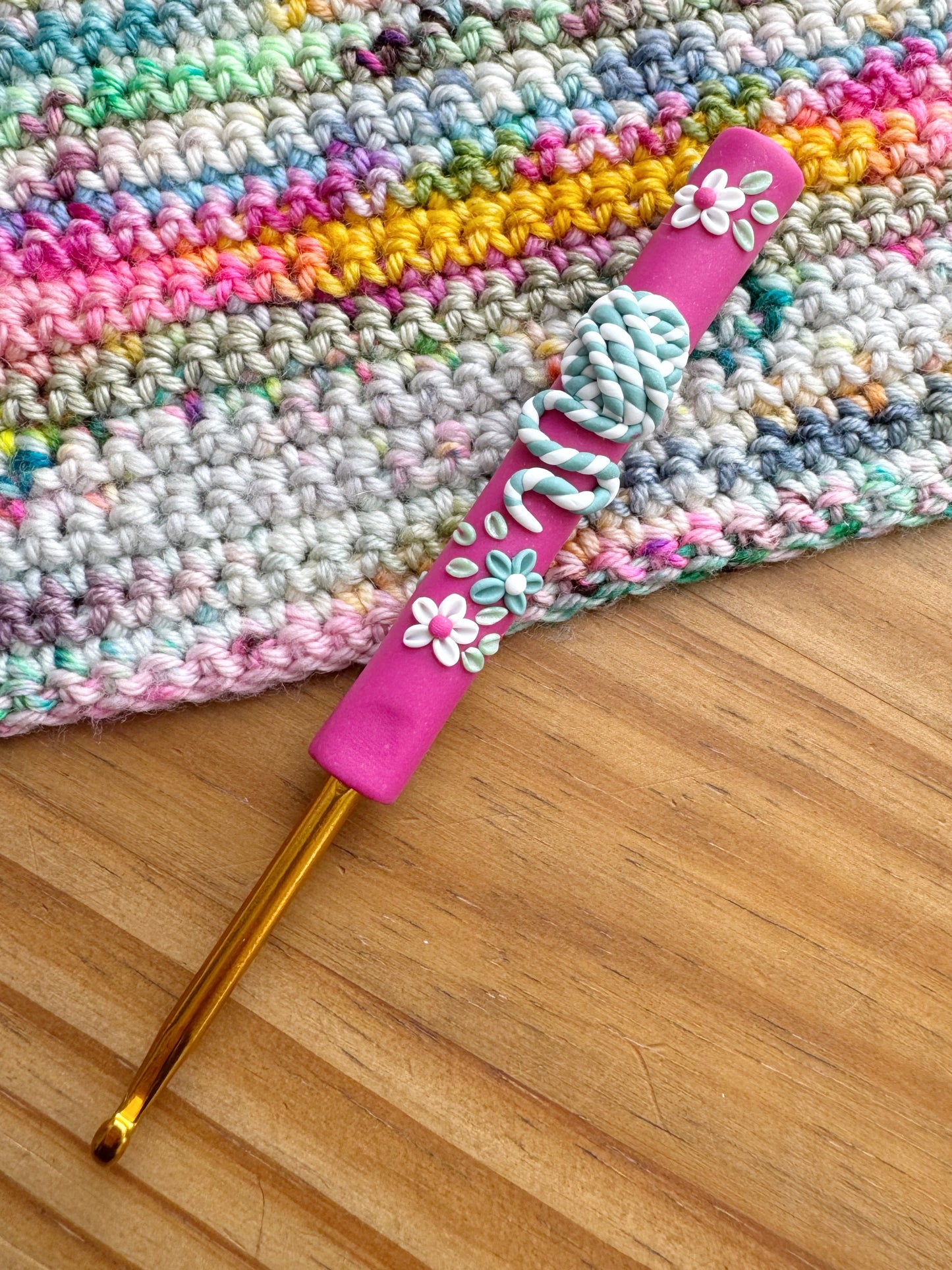 Fuchsia Yarn Ball Crochet Hook, Polymer Clay Ergonomic Crochet Hook