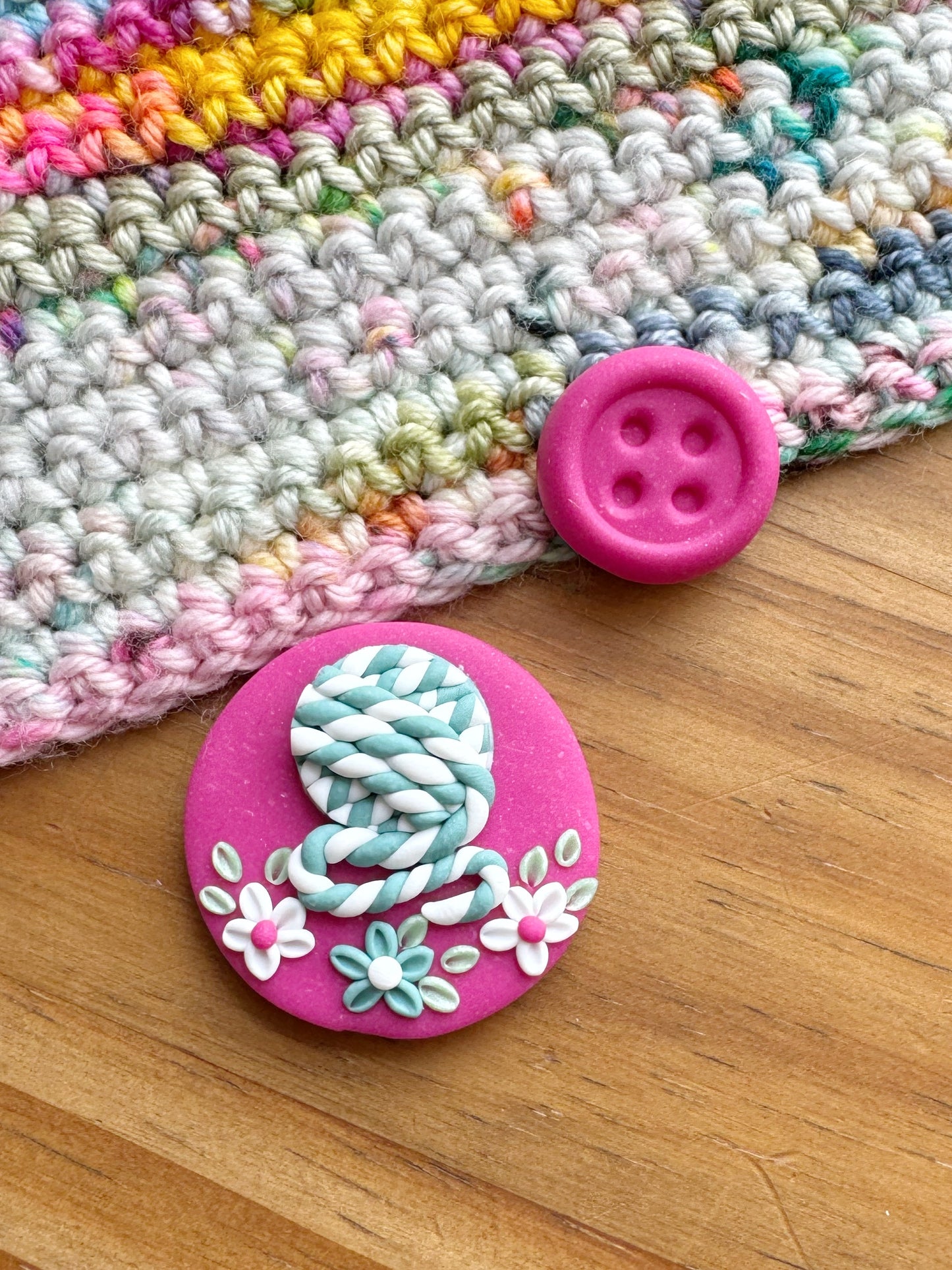 Fuchsia Yarn Ball Needle Minder, Magnetic Needle Minder