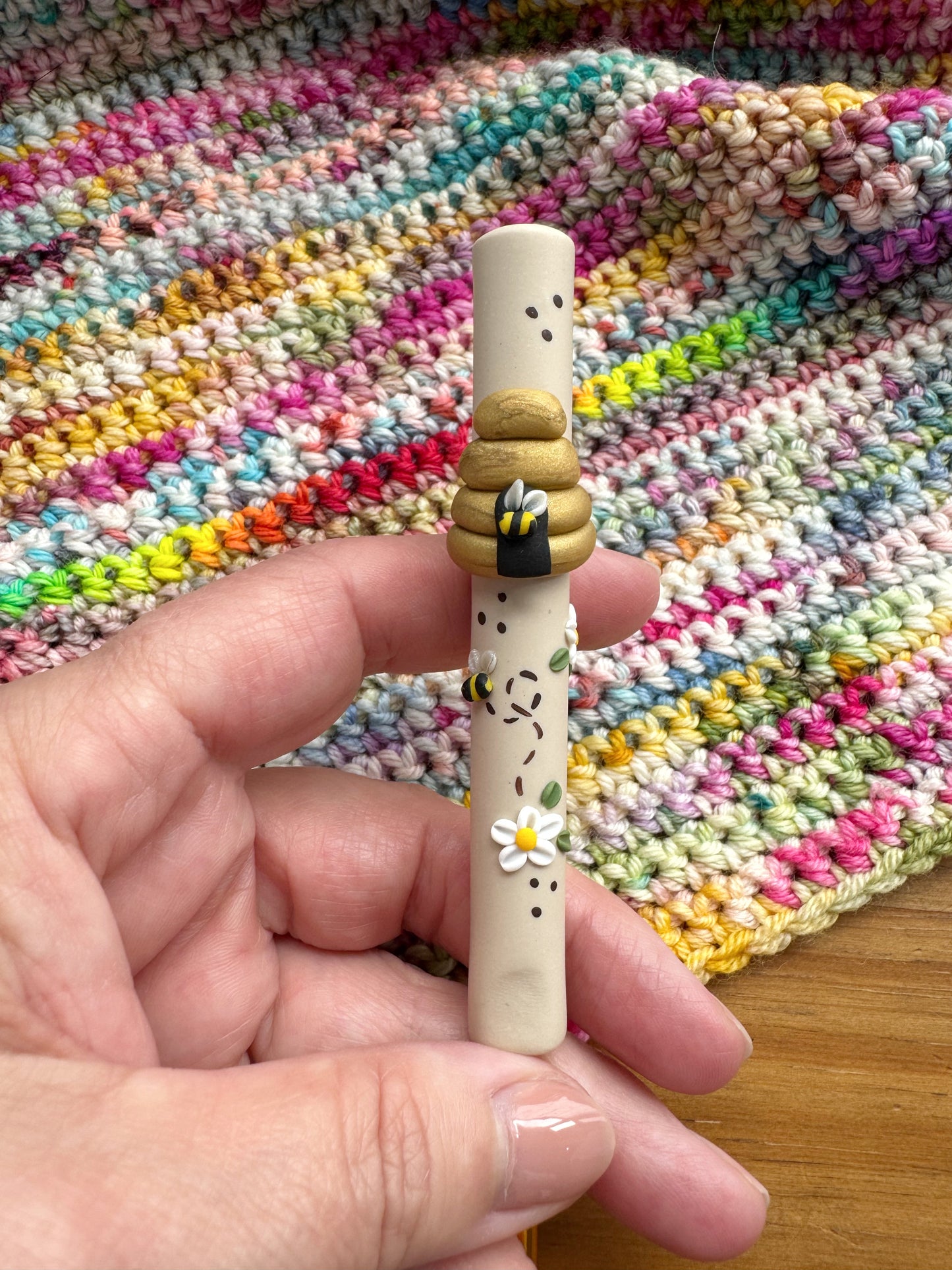 Beehive crochet hook, polymer clay bumble bee crochet hooks