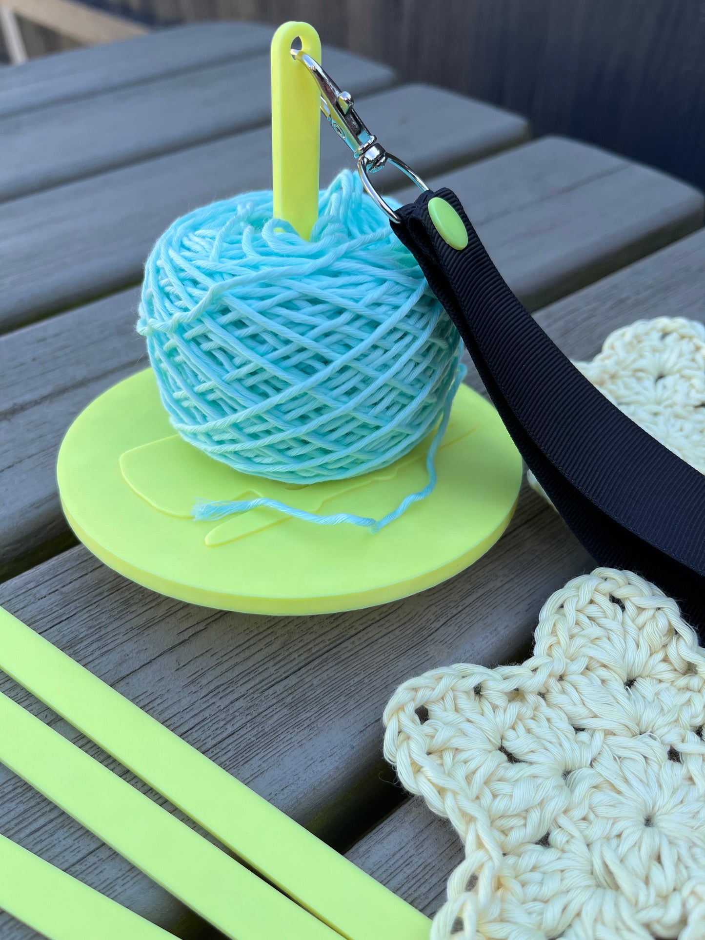 Glow in the Dark Portable Yarn Holder, 3D Printed Easy Assembly Yarn Holder For Crochet On The Go